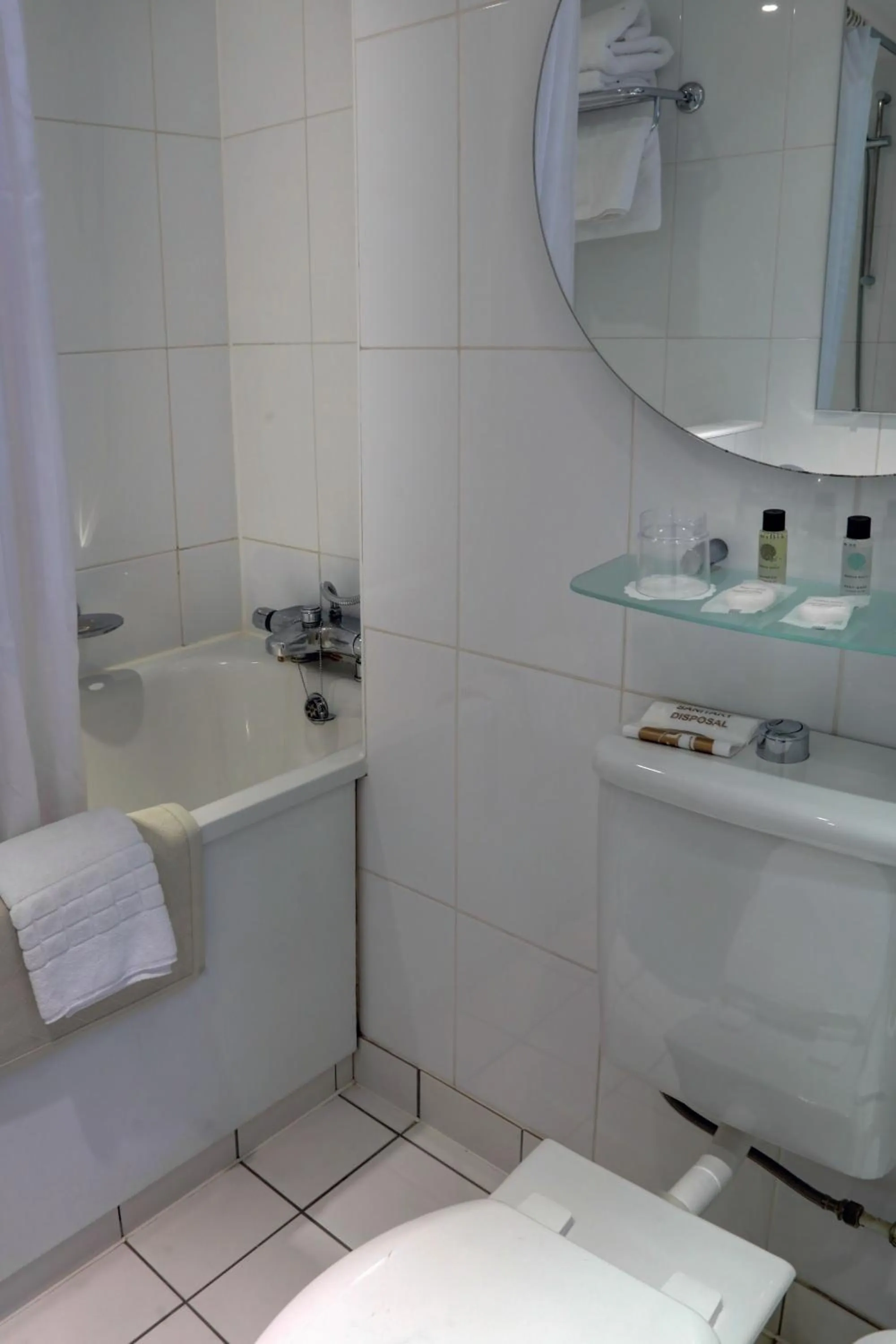 Bathroom in Corus Hyde Park Hotel