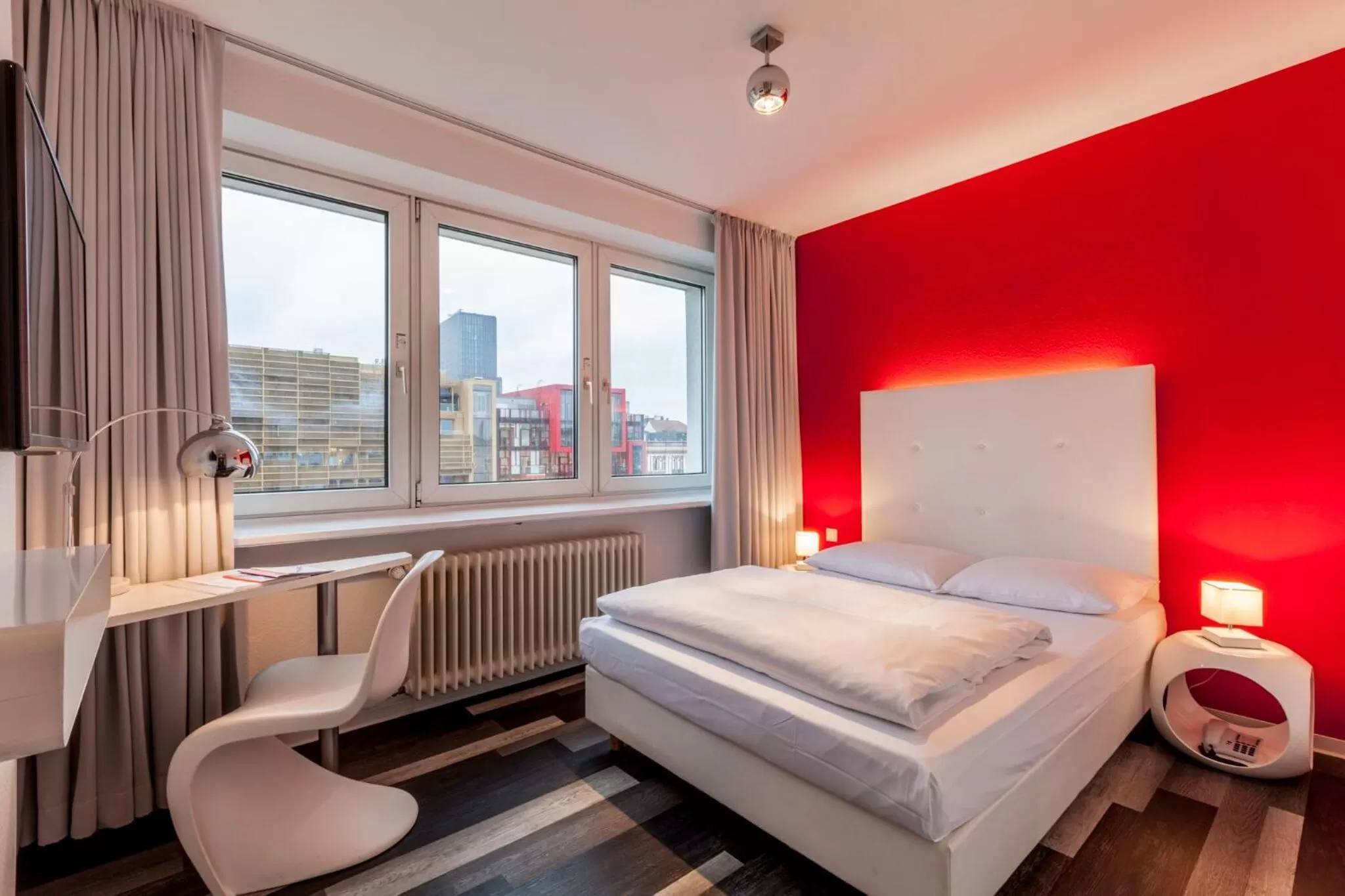 Bed in Cityhotel Monopol