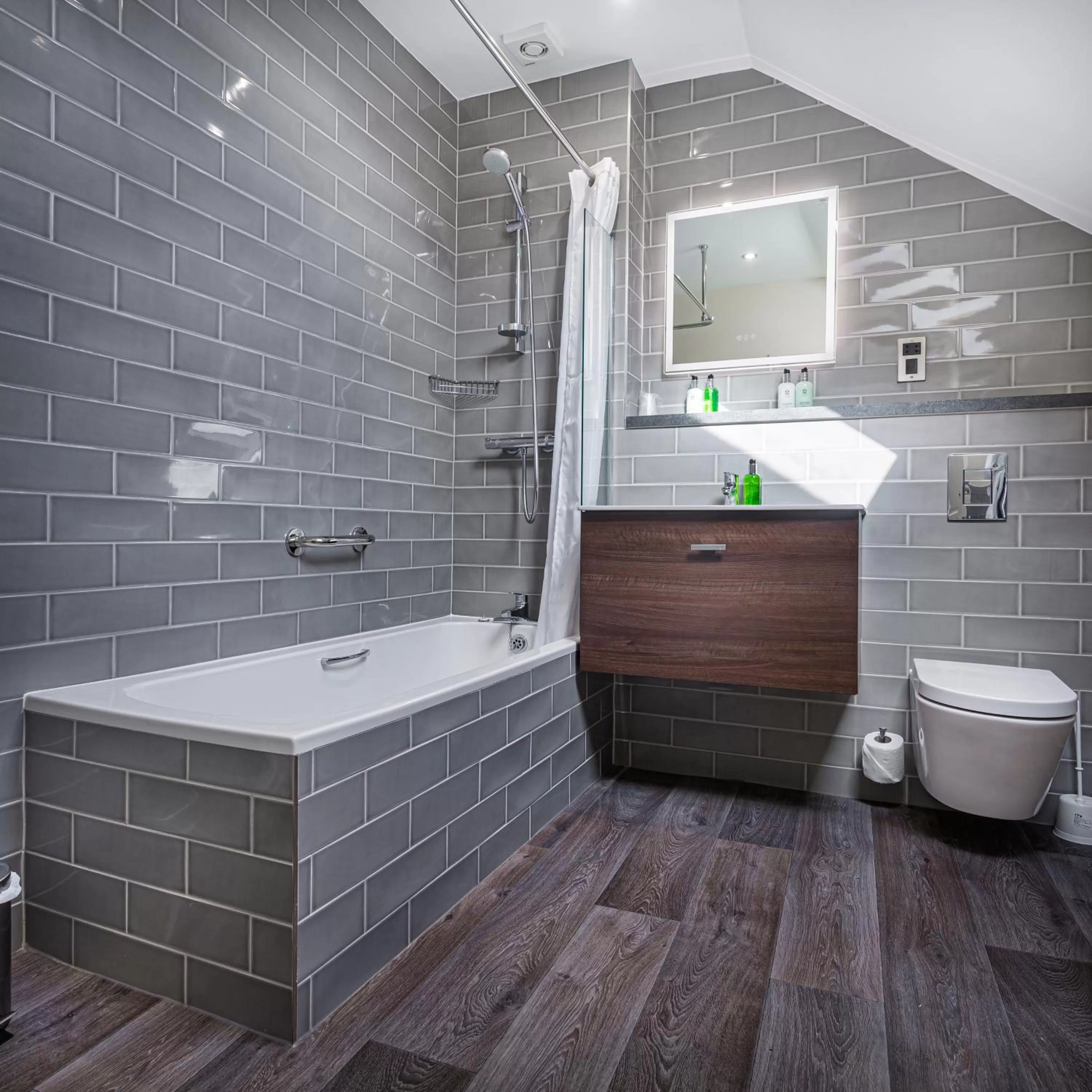 Bathroom in The Feathers Hotel, Helmsley, North Yorkshire - The Coaching Inn Group