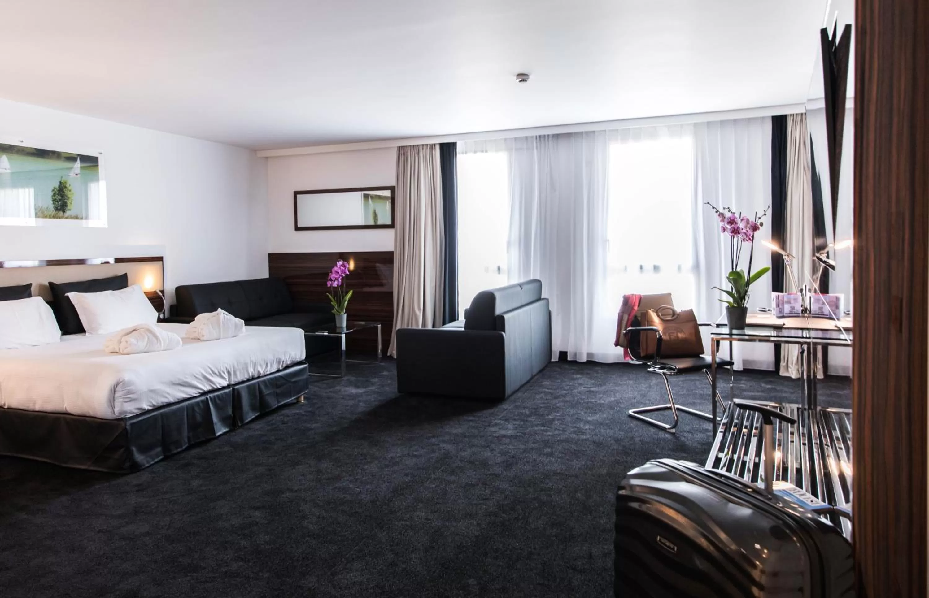 Photo of the whole room, Bed in Westotel Tours Val de Loire