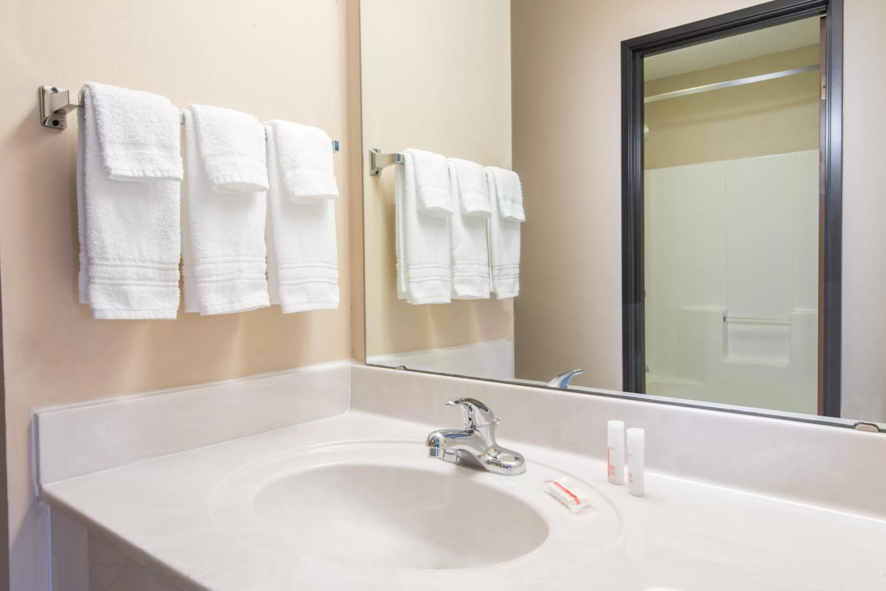 1 King Bed, Studio Suite, Non-Smoking in Days Inn by Wyndham Wooster