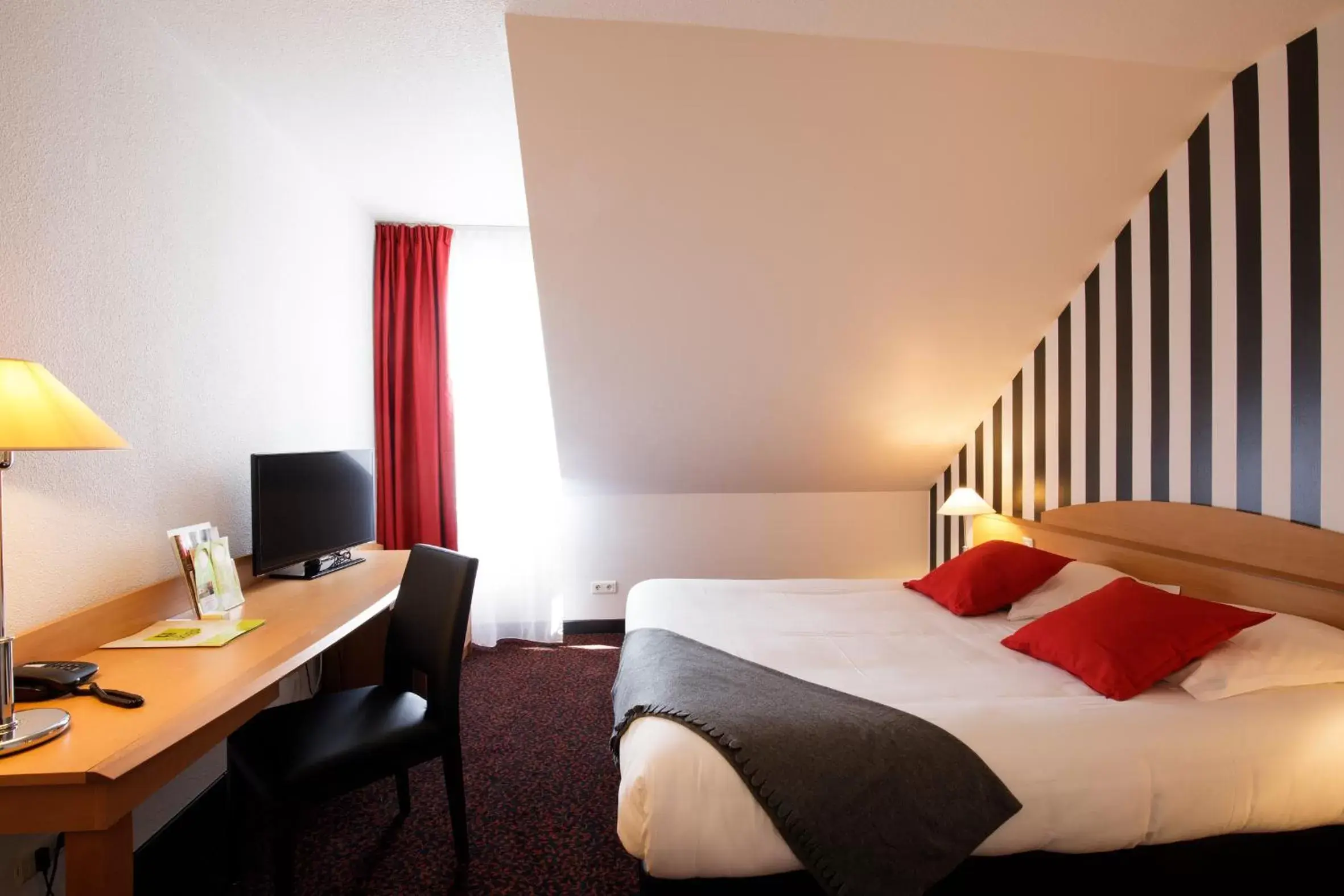 Superior Double or Twin Room in ibis Styles Chartres Sud Barjouville Superior Double or Twin Room in ibis Styles Chartres Sud Barjouville