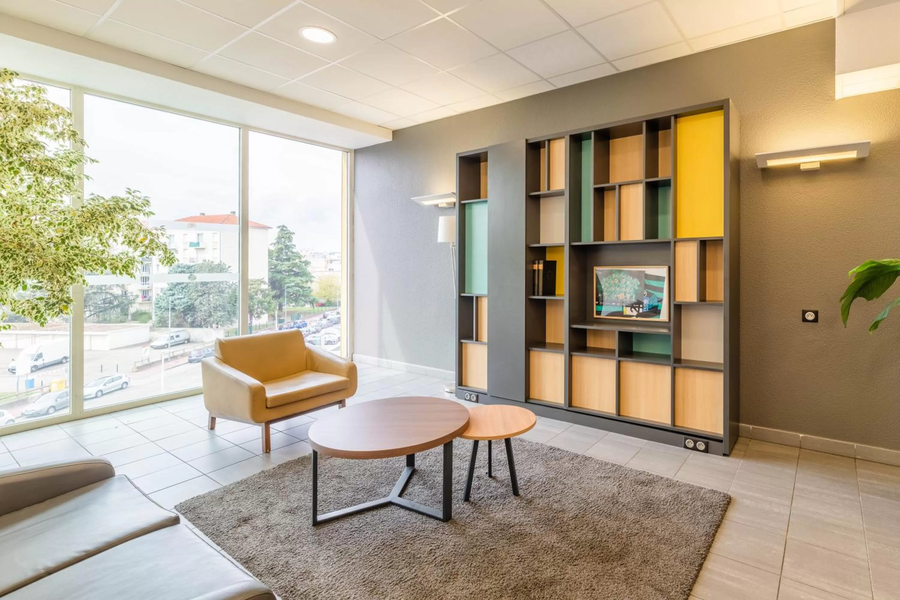 Lobby or reception in B&B HOTEL Lyon Sud États-Unis