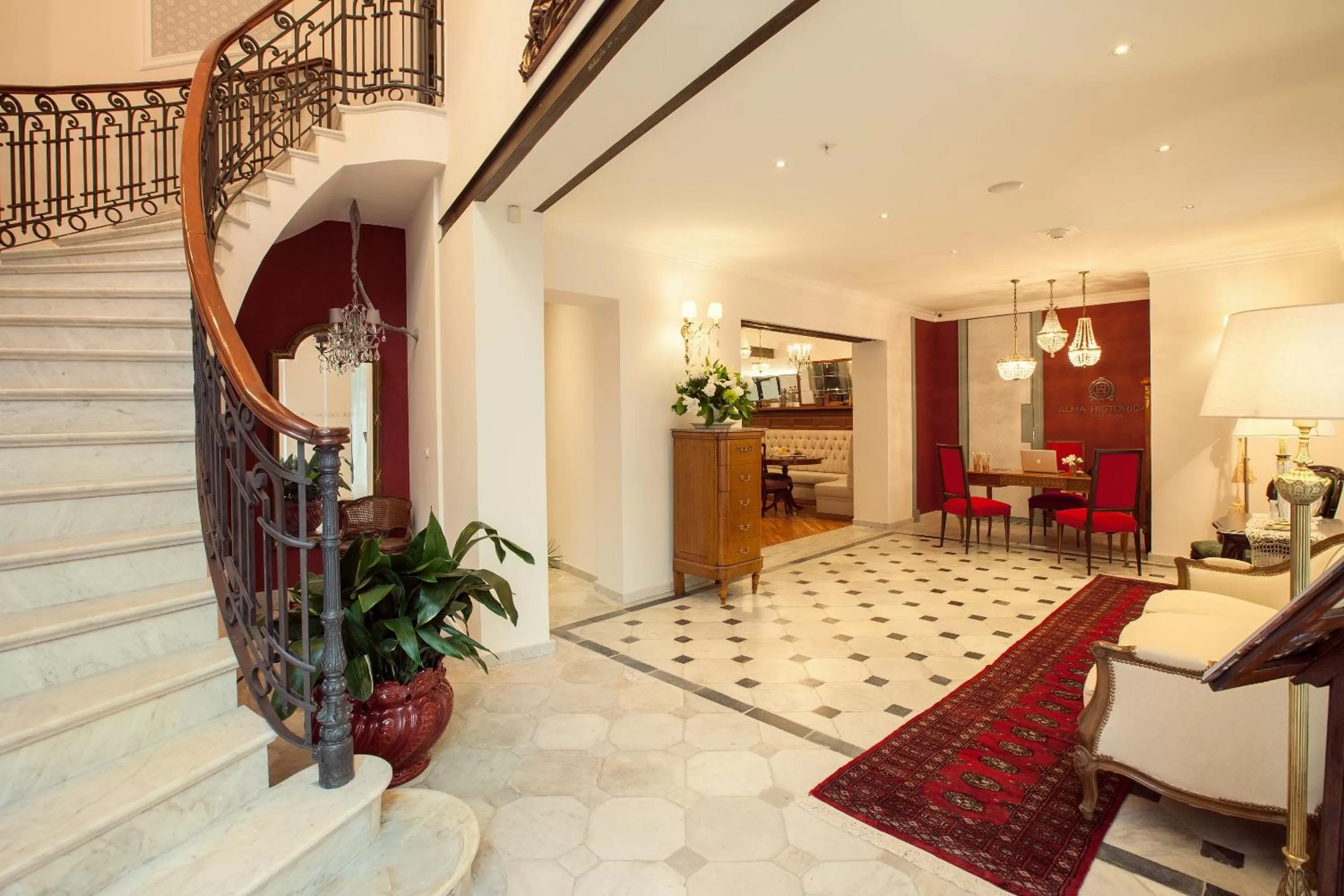 Lobby or reception in Alma Histórica Boutique Hotel