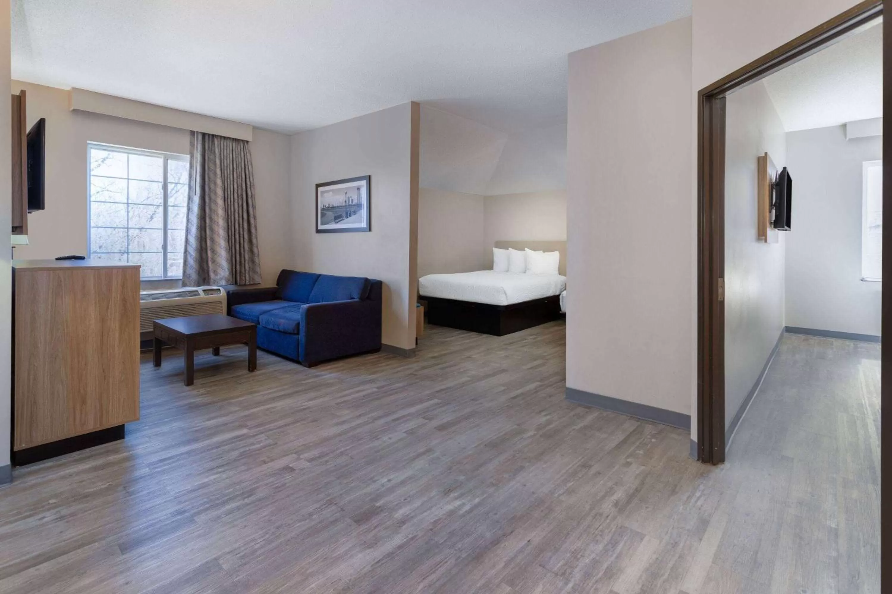 Photo of the whole room, Bed in Days Inn & Suites by Wyndham Cherry Hill - Philadelphia