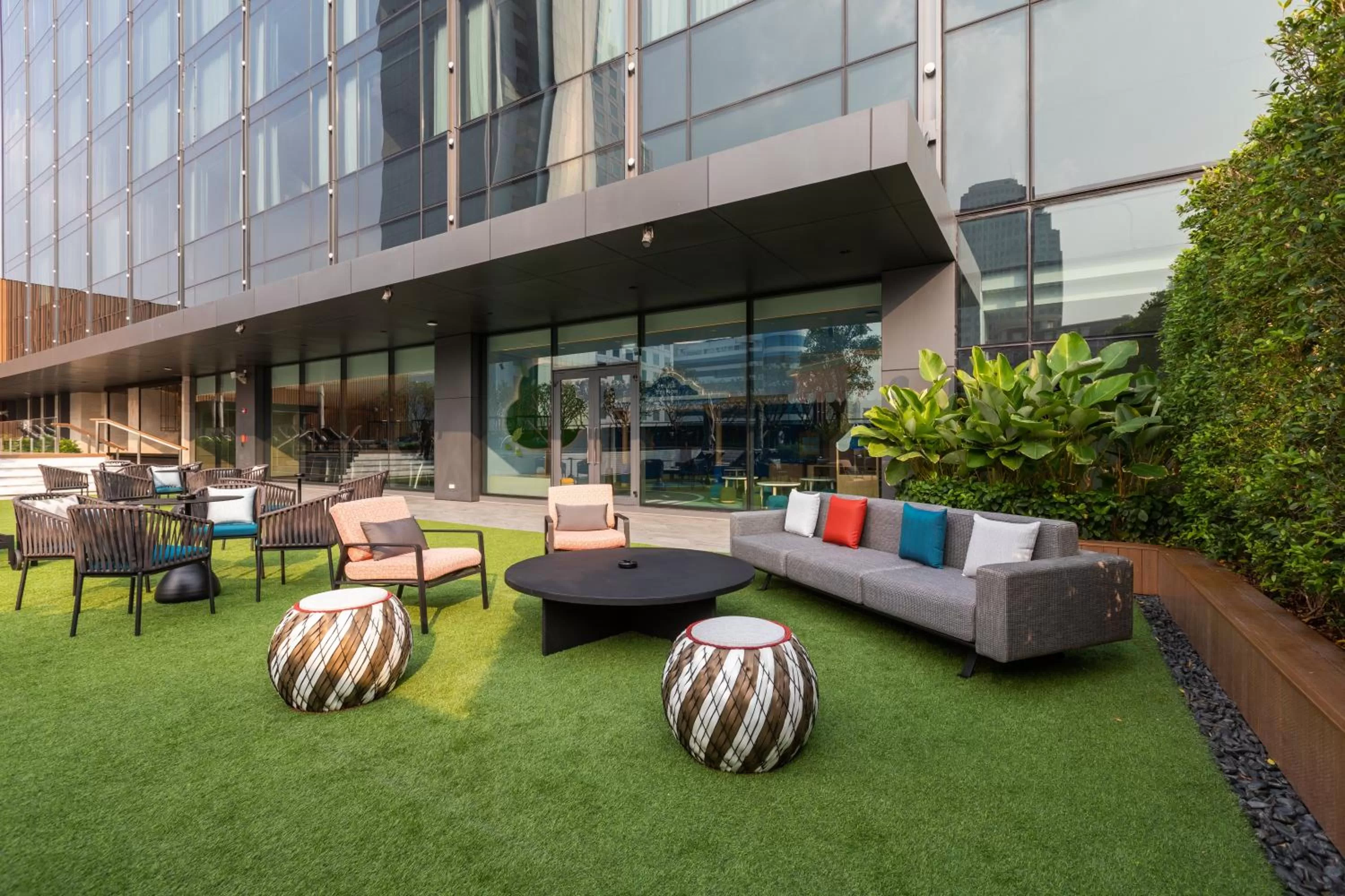 Patio in Carlton Hotel Bangkok Sukhumvit