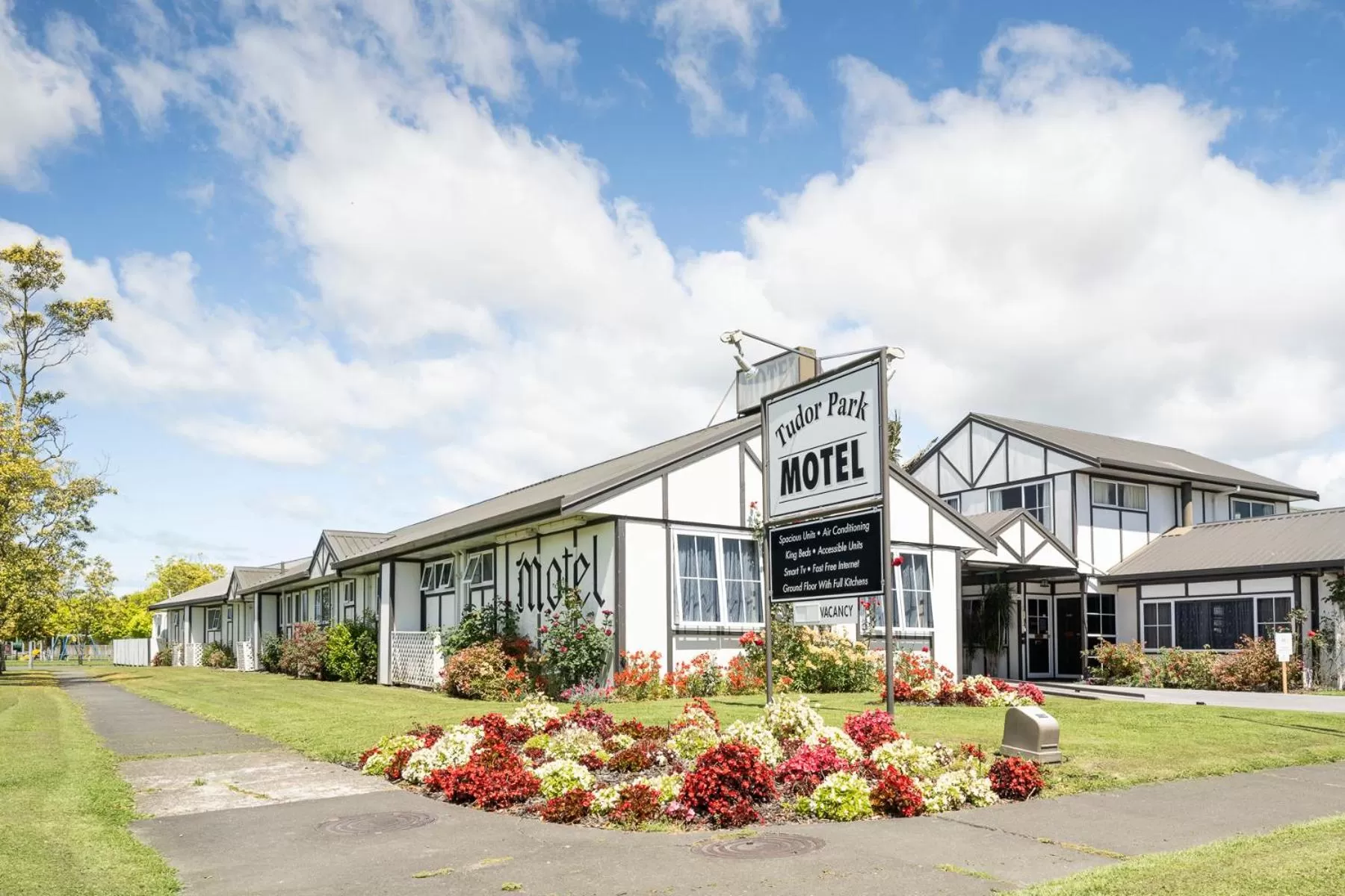 Property building in Tudor Park Motel Spacious with kitchens 1 minute walk to restaurant and shopping centre and Gisborne Hospital