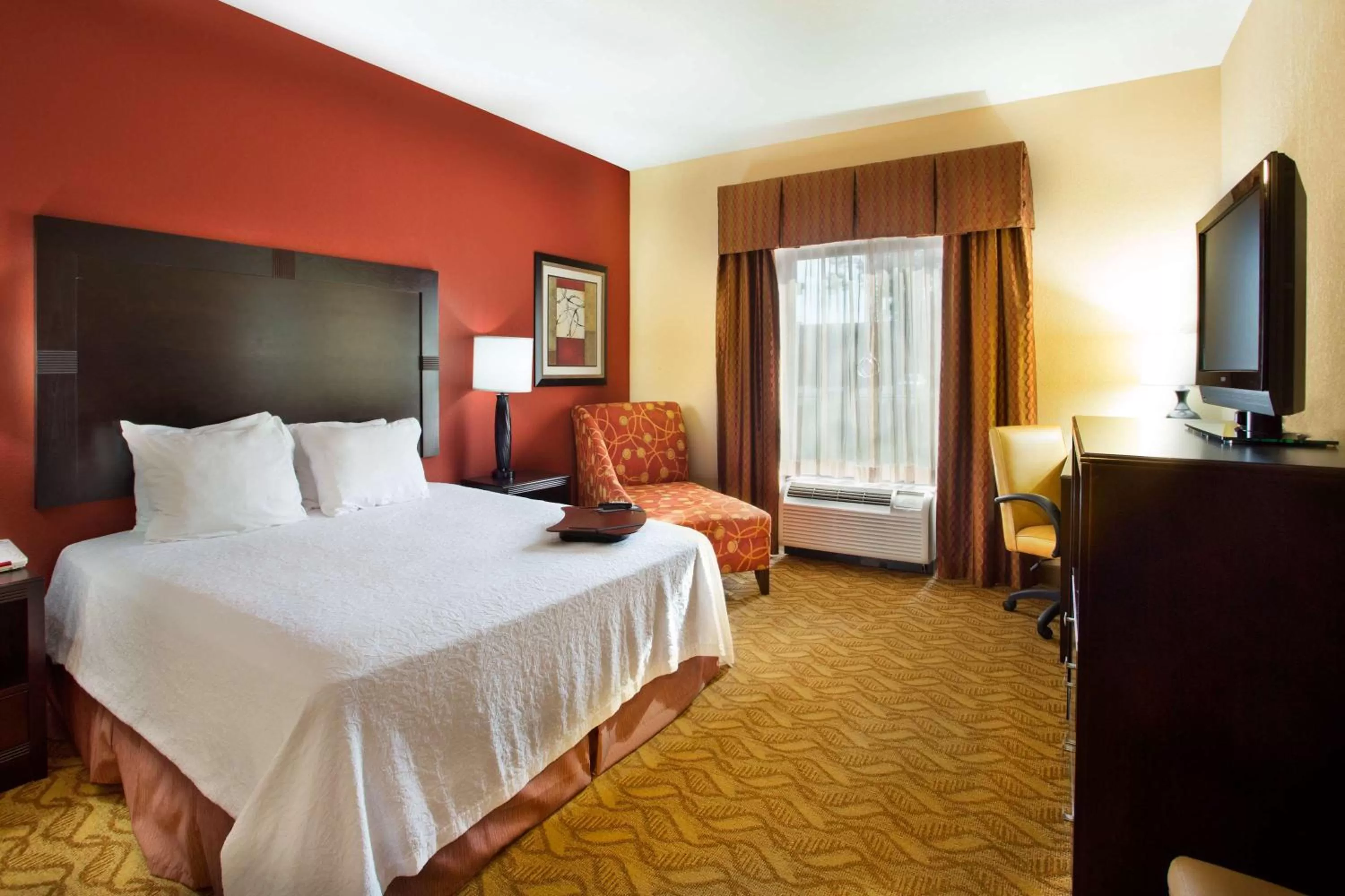 Standard King Room - Non-Smoking  in Hampton Inn & Suites Laurel