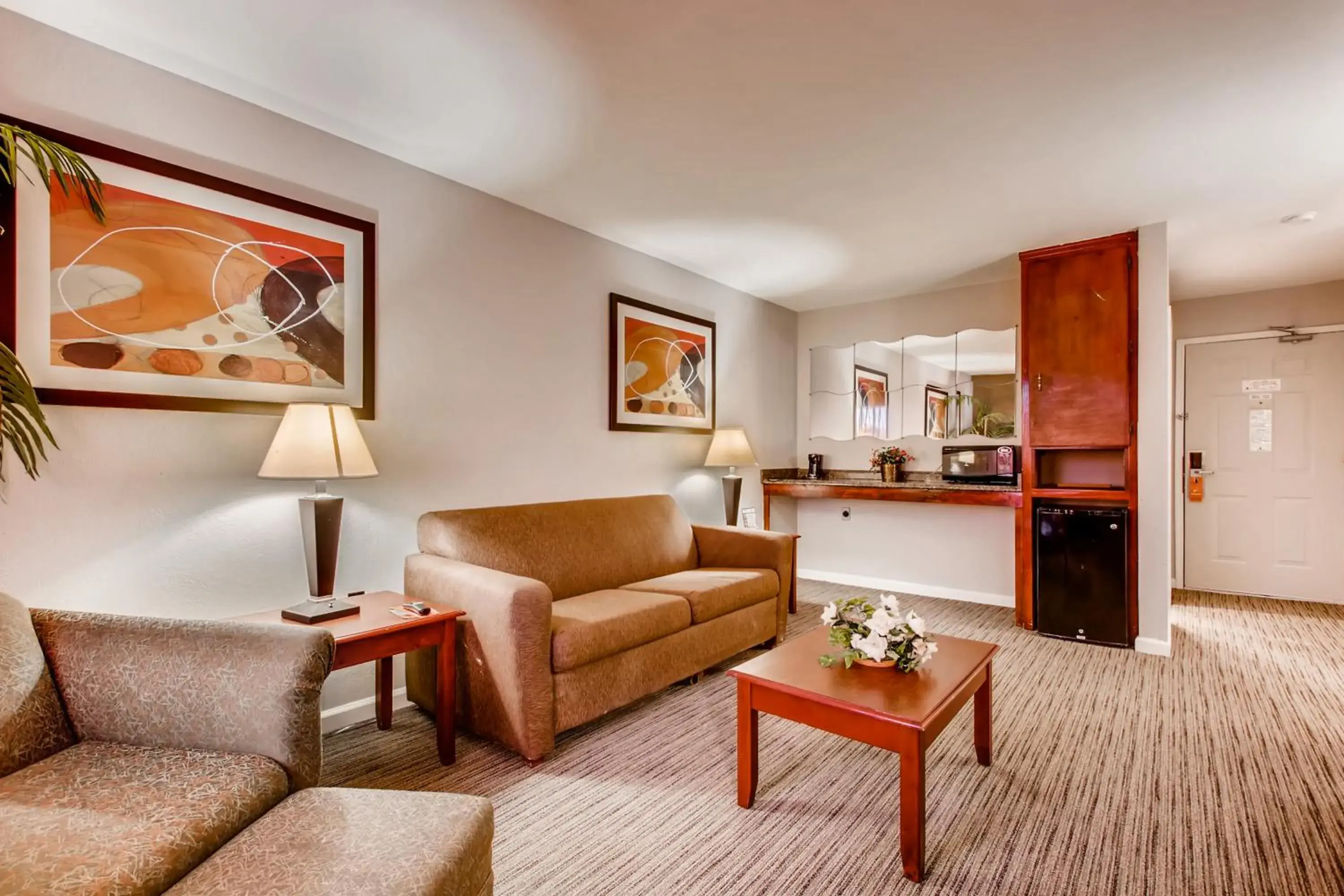 King Suite in Orangewood Inn and Suites Midtown King Suite in Orangewood Inn and Suites Midtown