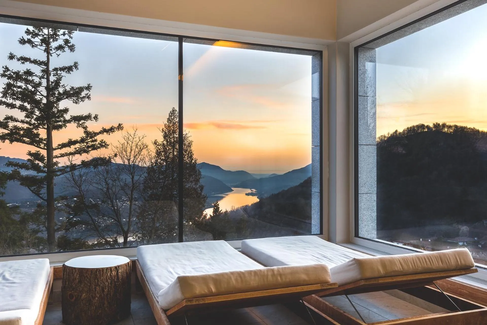 Sunset, Bed in Kurhaus Cademario Hotel & SPA - Adults Only