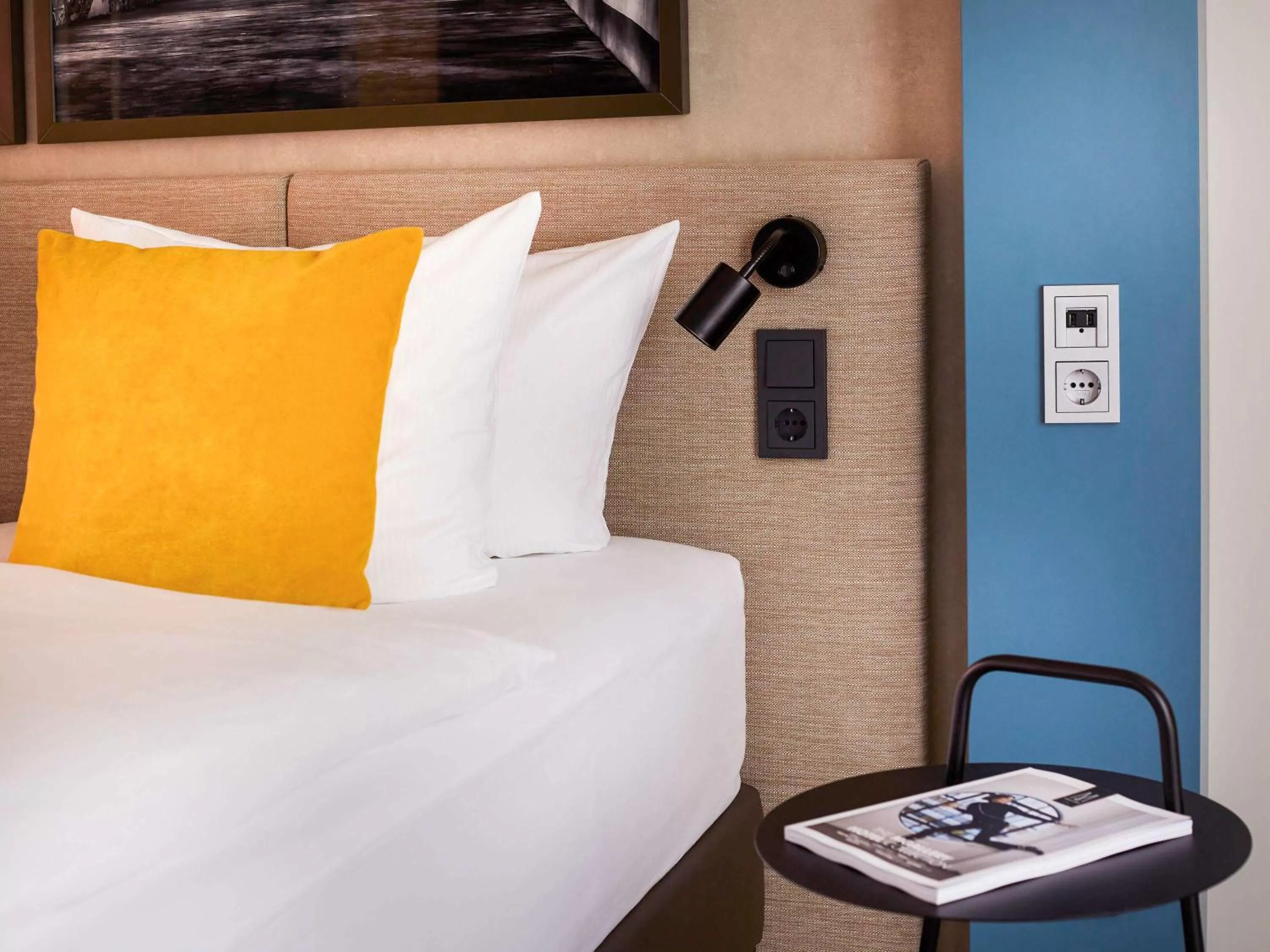 Photo of the whole room, Bed in Hotel Mondial am Dom Cologne MGallery