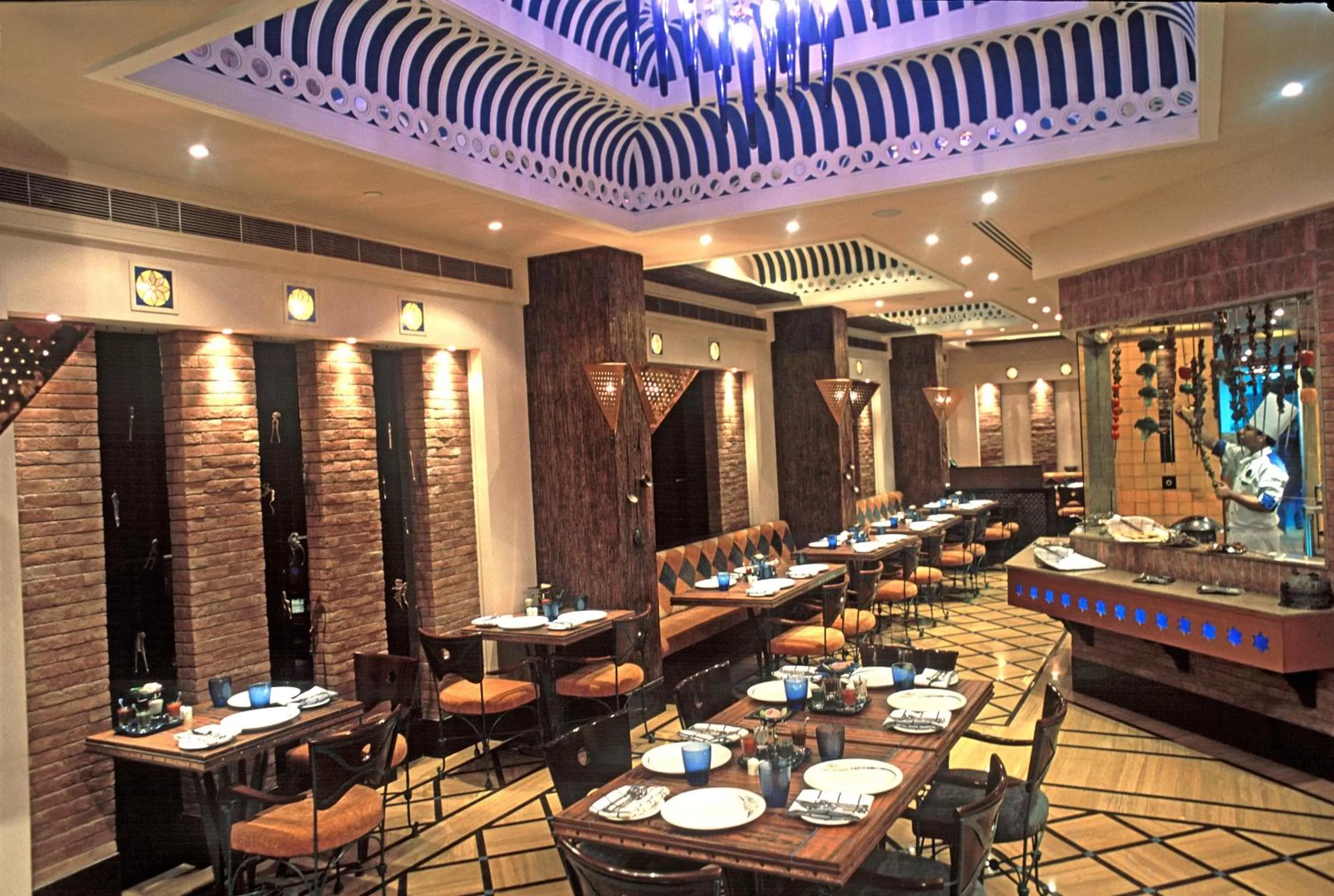 Restaurant/places to eat in Radisson Noida