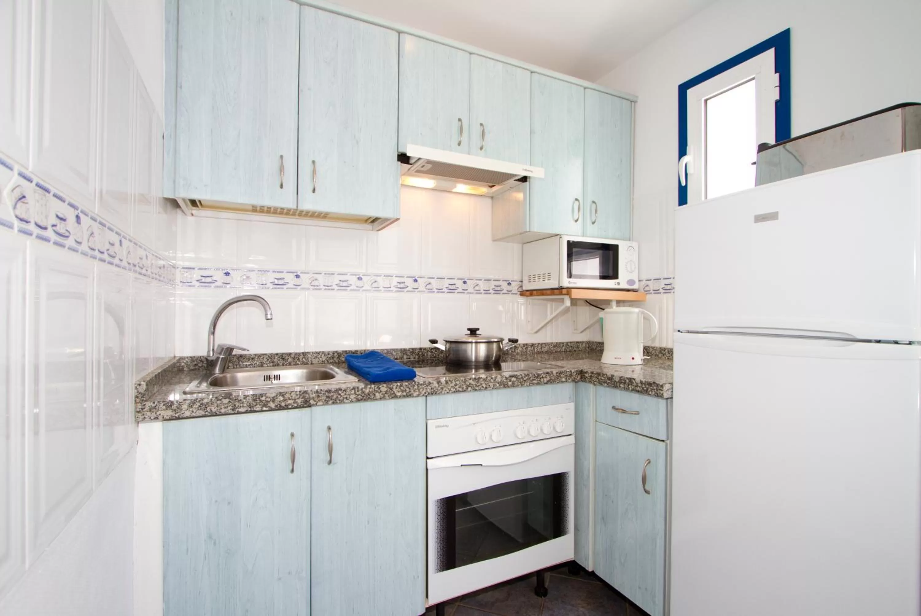 Kitchen or kitchenette in Nautilus Lanzarote