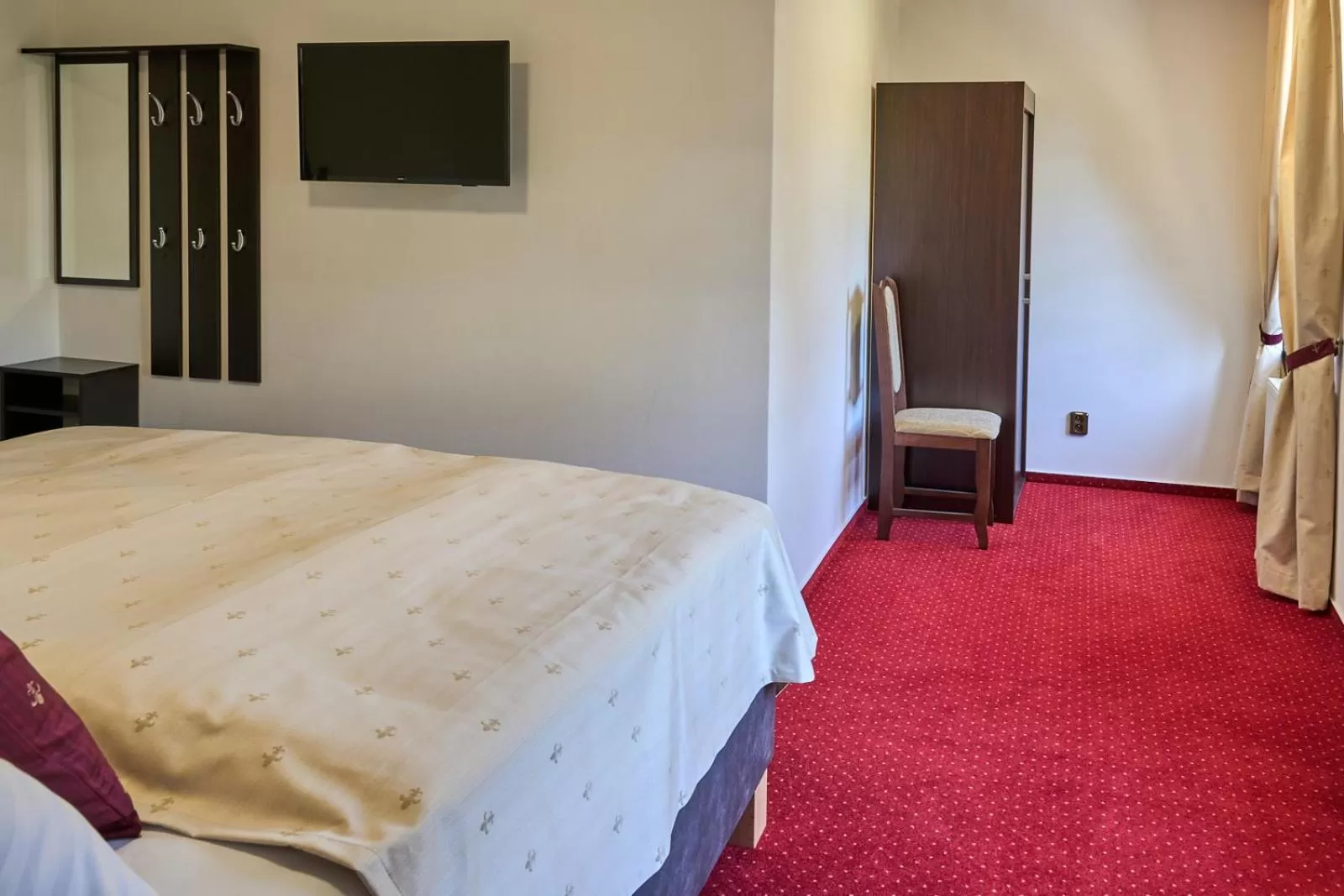 TV/Entertainment Center in Vila Lovců králových