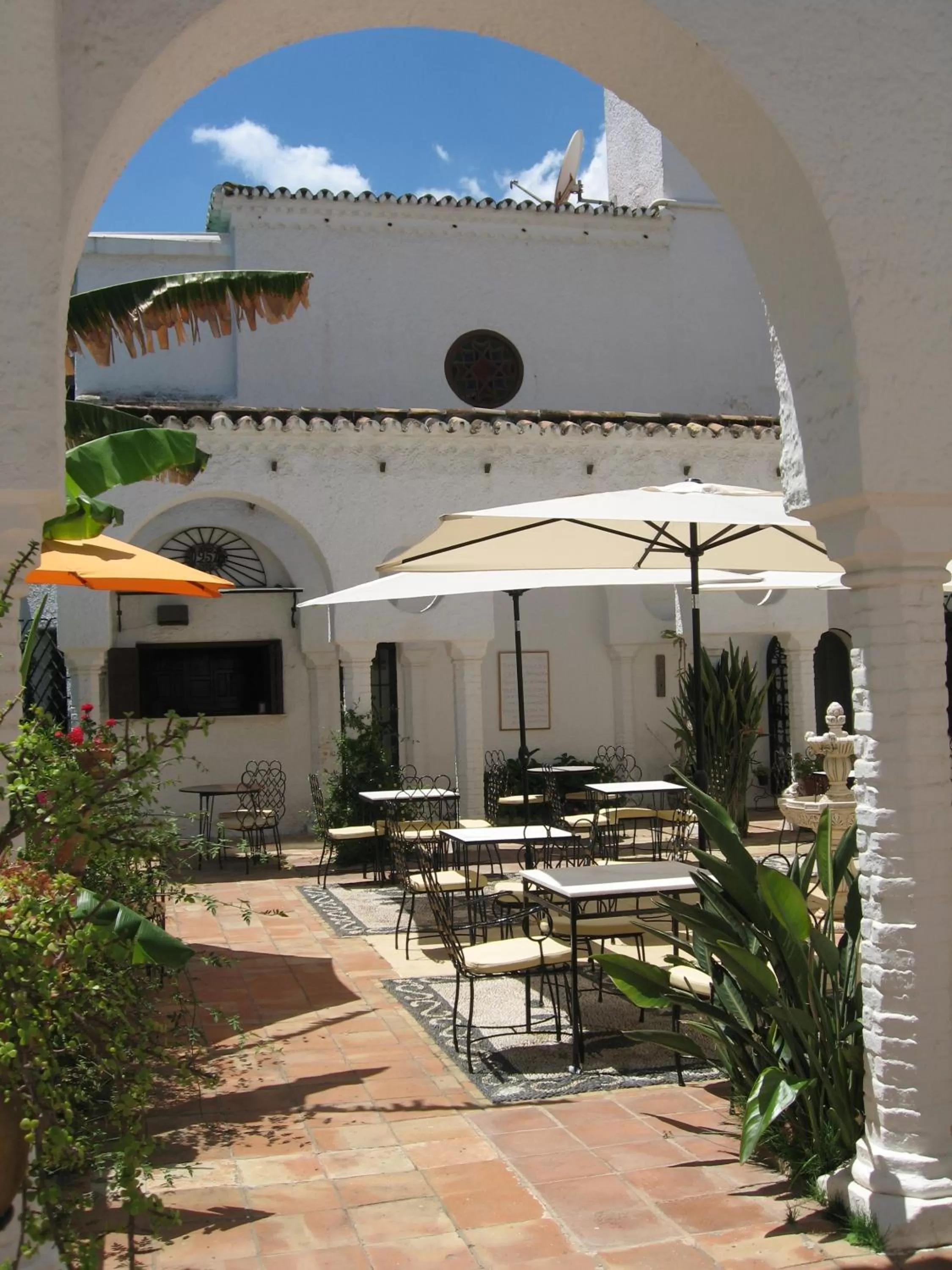 Facade/entrance in Hotel Residencia Miami