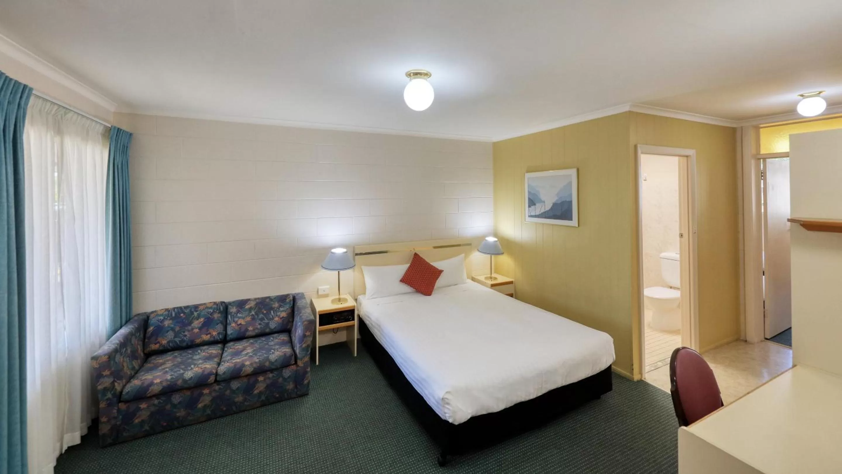 Two-Bedroom Family Room with Kitchenette in Sunrise Devonport