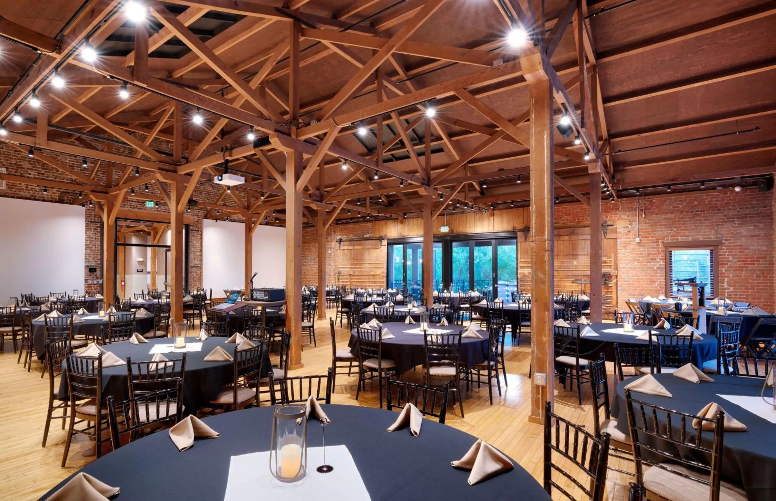Dining area in Hilton Garden Inn Prescott Downtown, Az