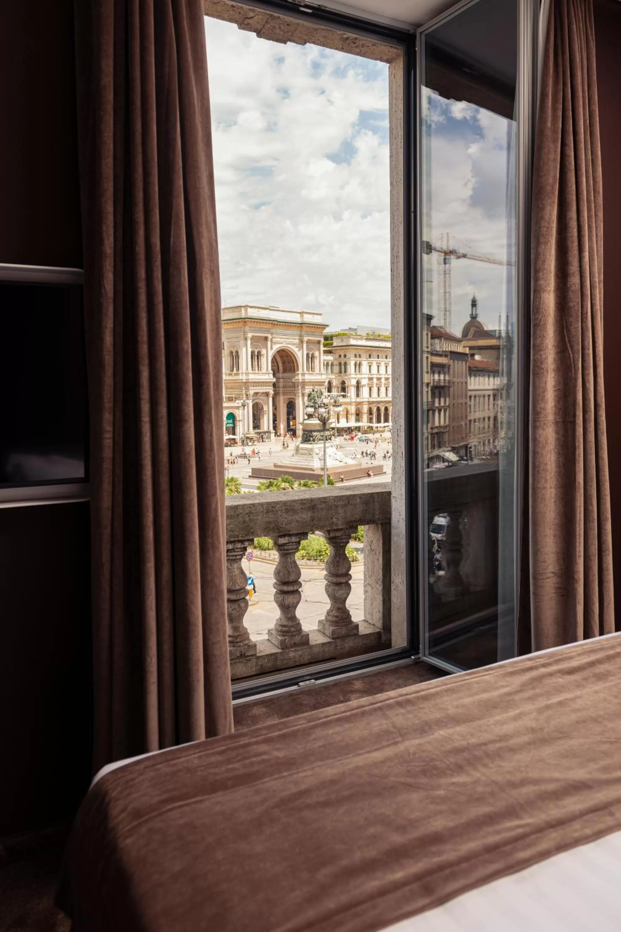 View (from property/room), Bed in ODSweet Duomo Milano Hotel