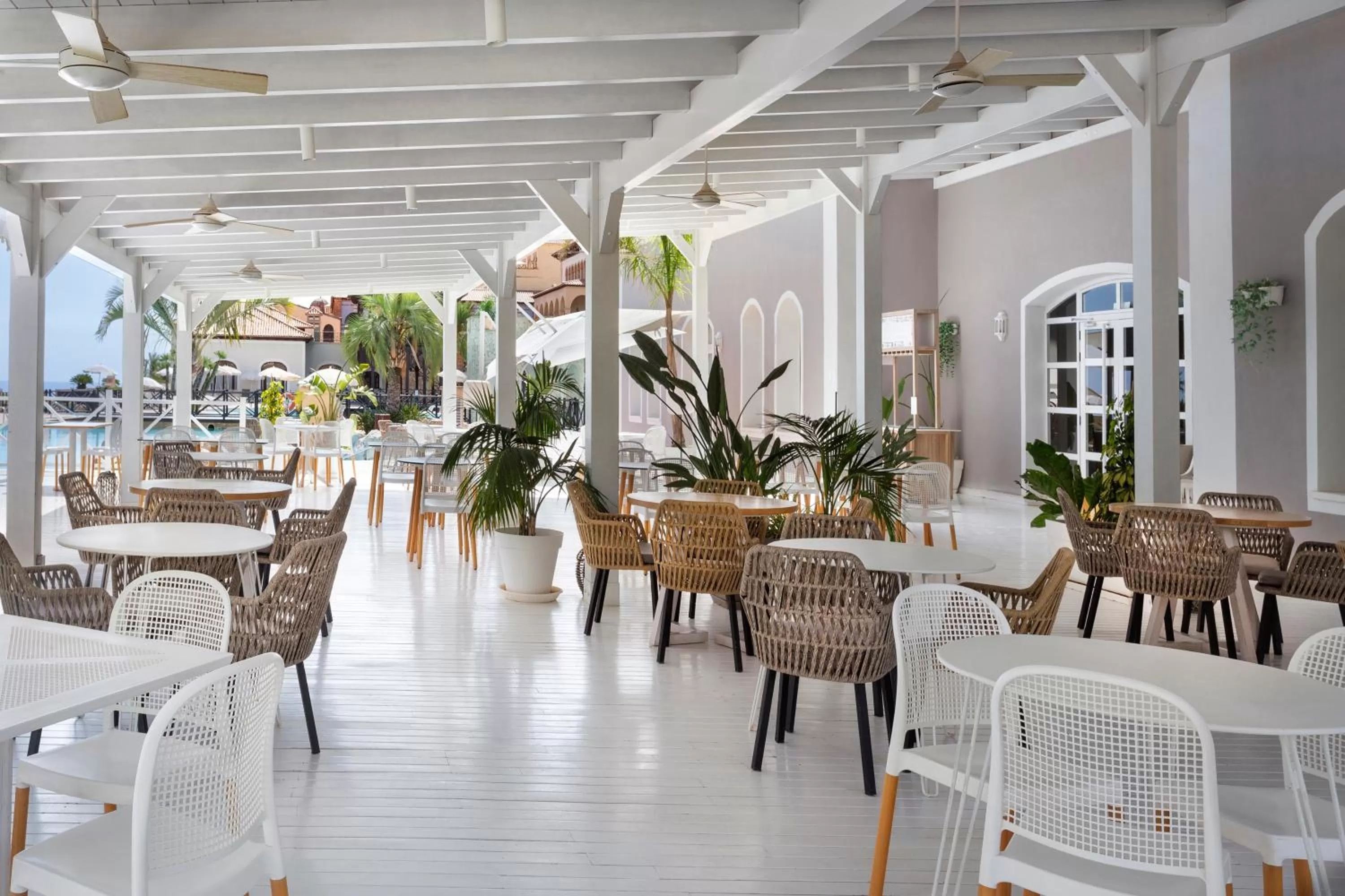 Restaurant/places to eat in Melia Villaitana