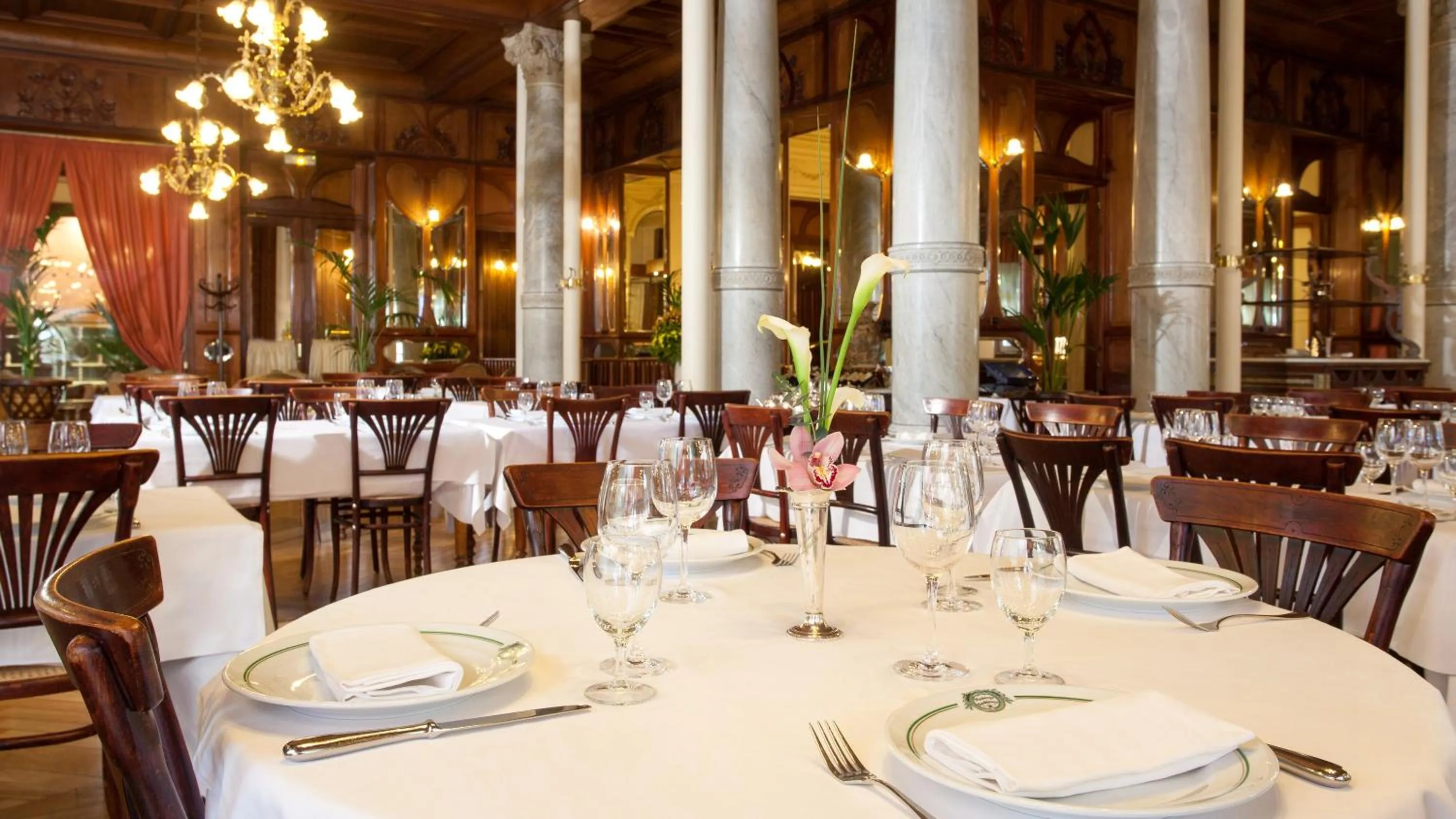 Restaurant/places to eat in Grand Hôtel Moderne