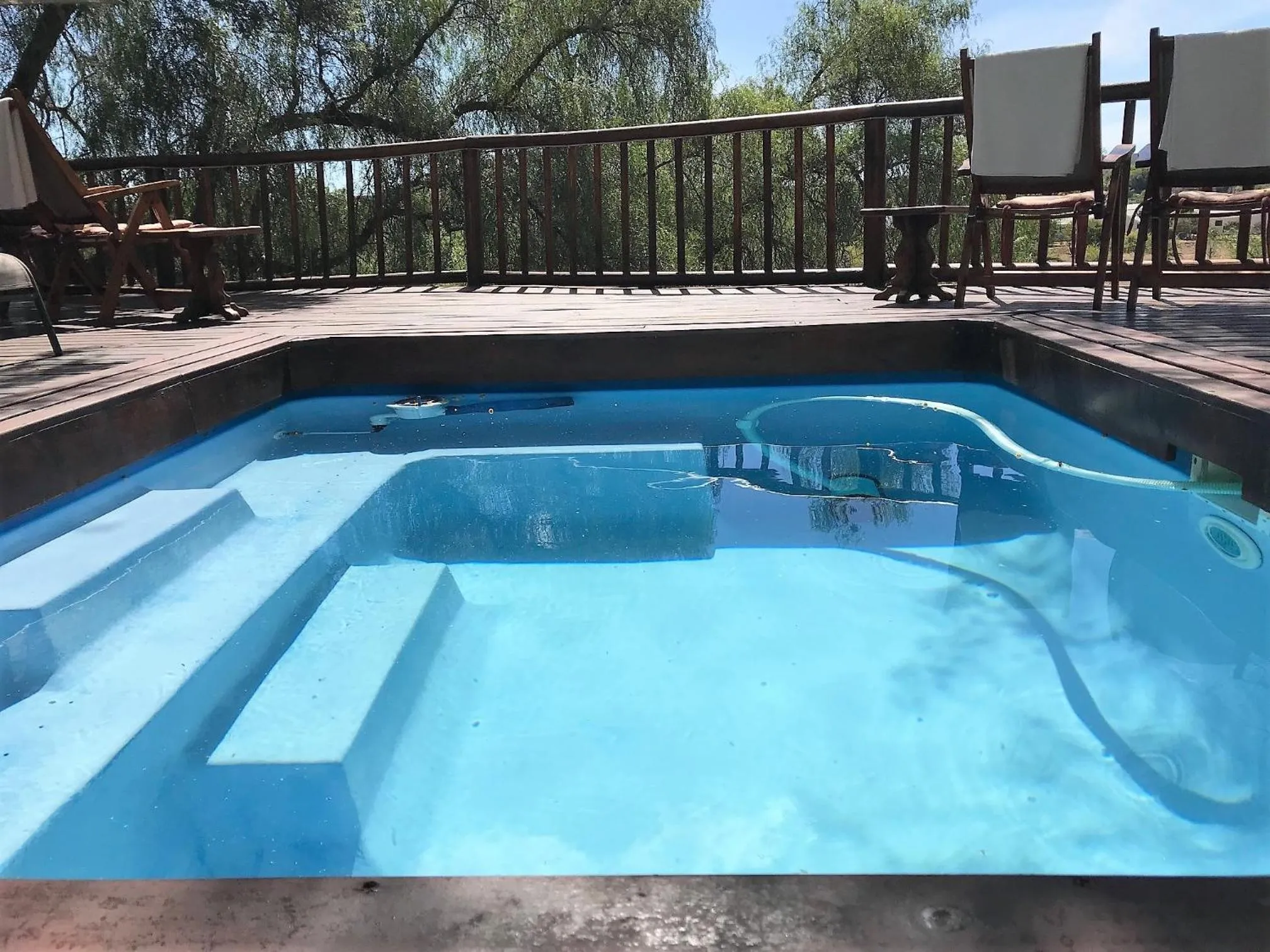 Swimming pool in Riverside Guest Lodge