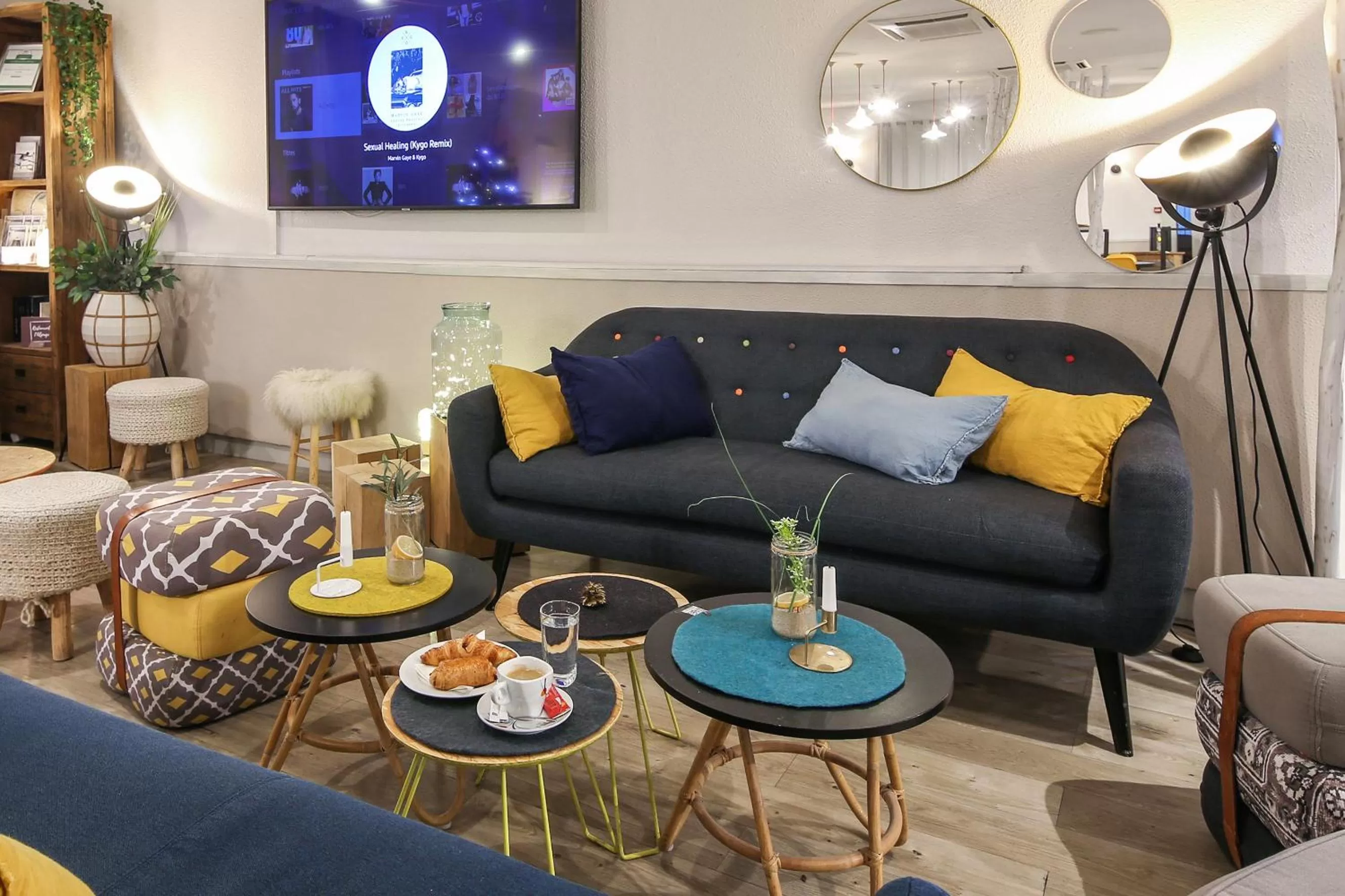 Seating area in Kyriad Lyon Est - Bron Eurexpo Le Cottage