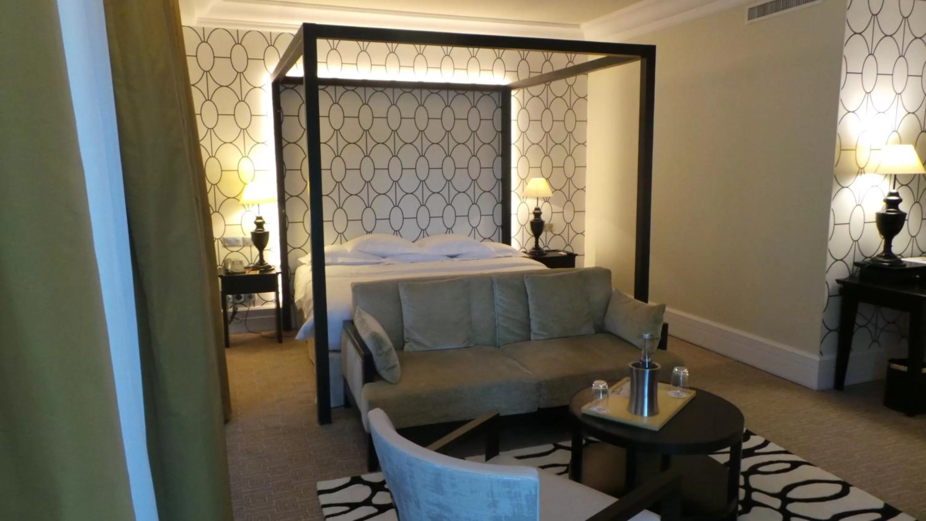 Bedroom, Bed in Hotel & Spa Le Pavillon