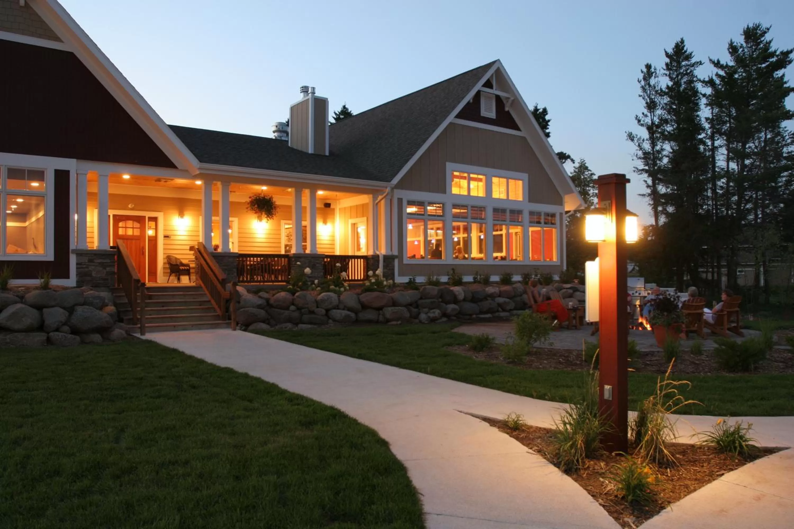 Property building in Larsmont Cottages