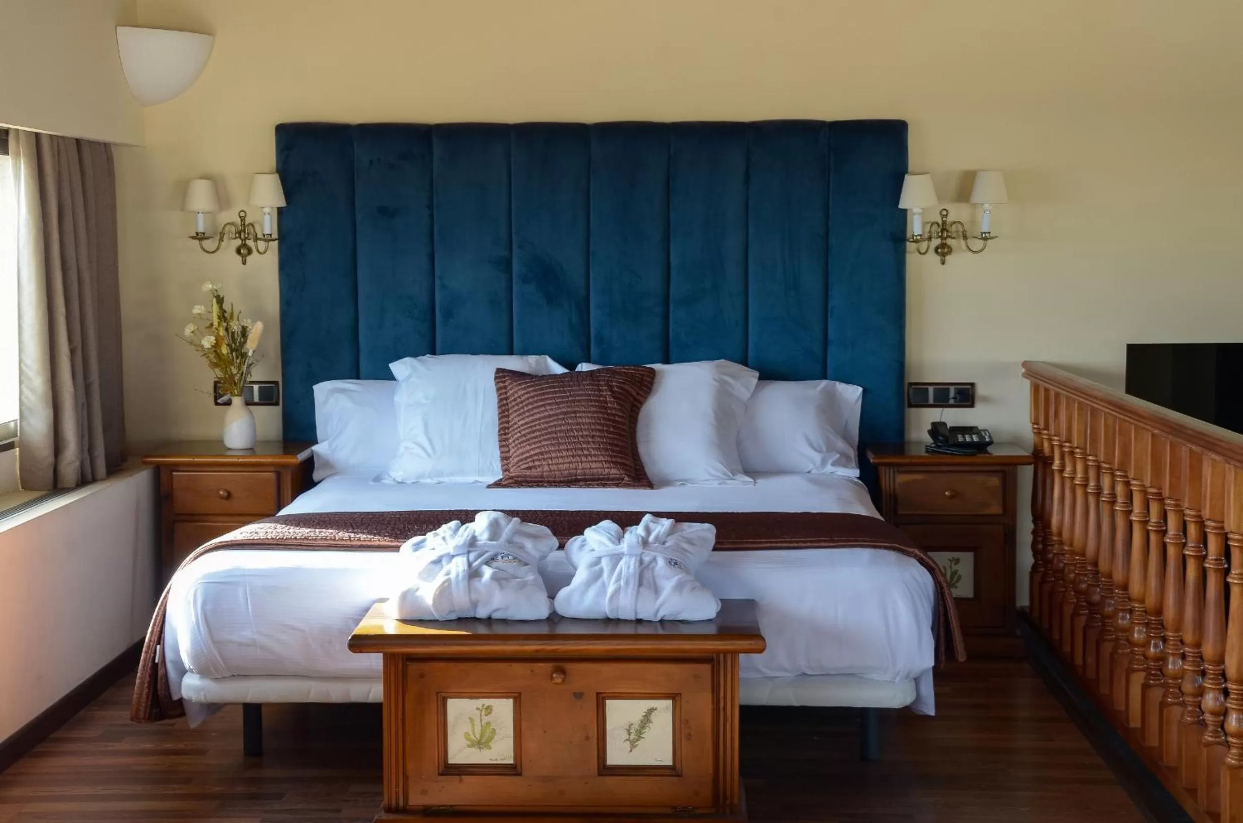 Bed in Hotel Roger de Flor by Seleqtta