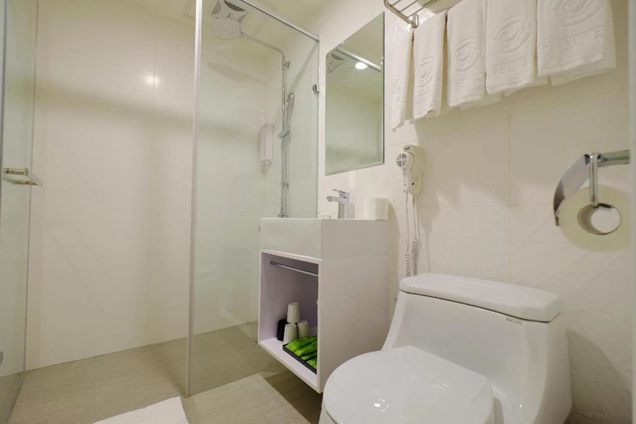 Shower in Hotel Puri Taipei Station Branch