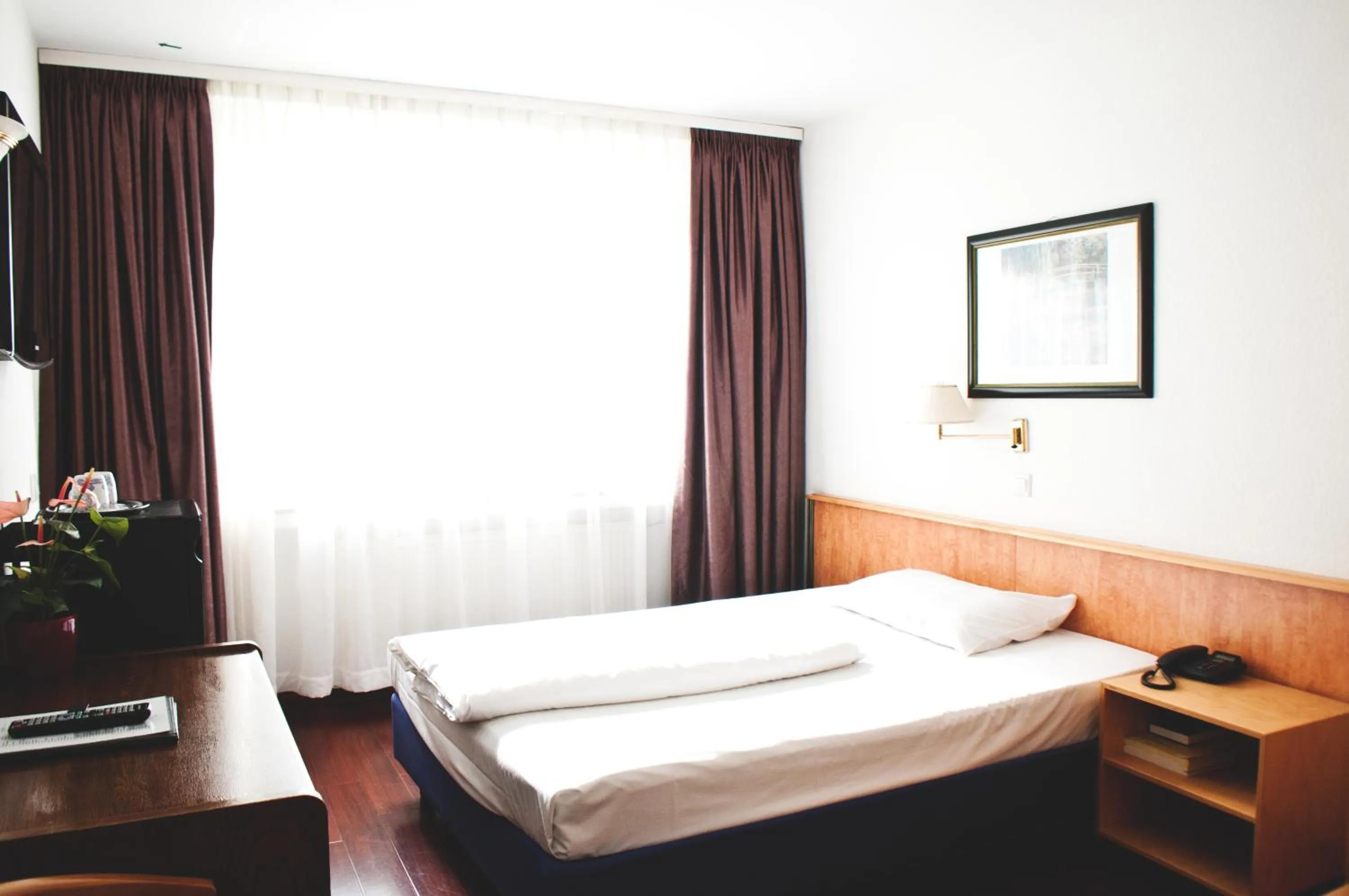 Photo of the whole room, Bed in Hotel Batavia