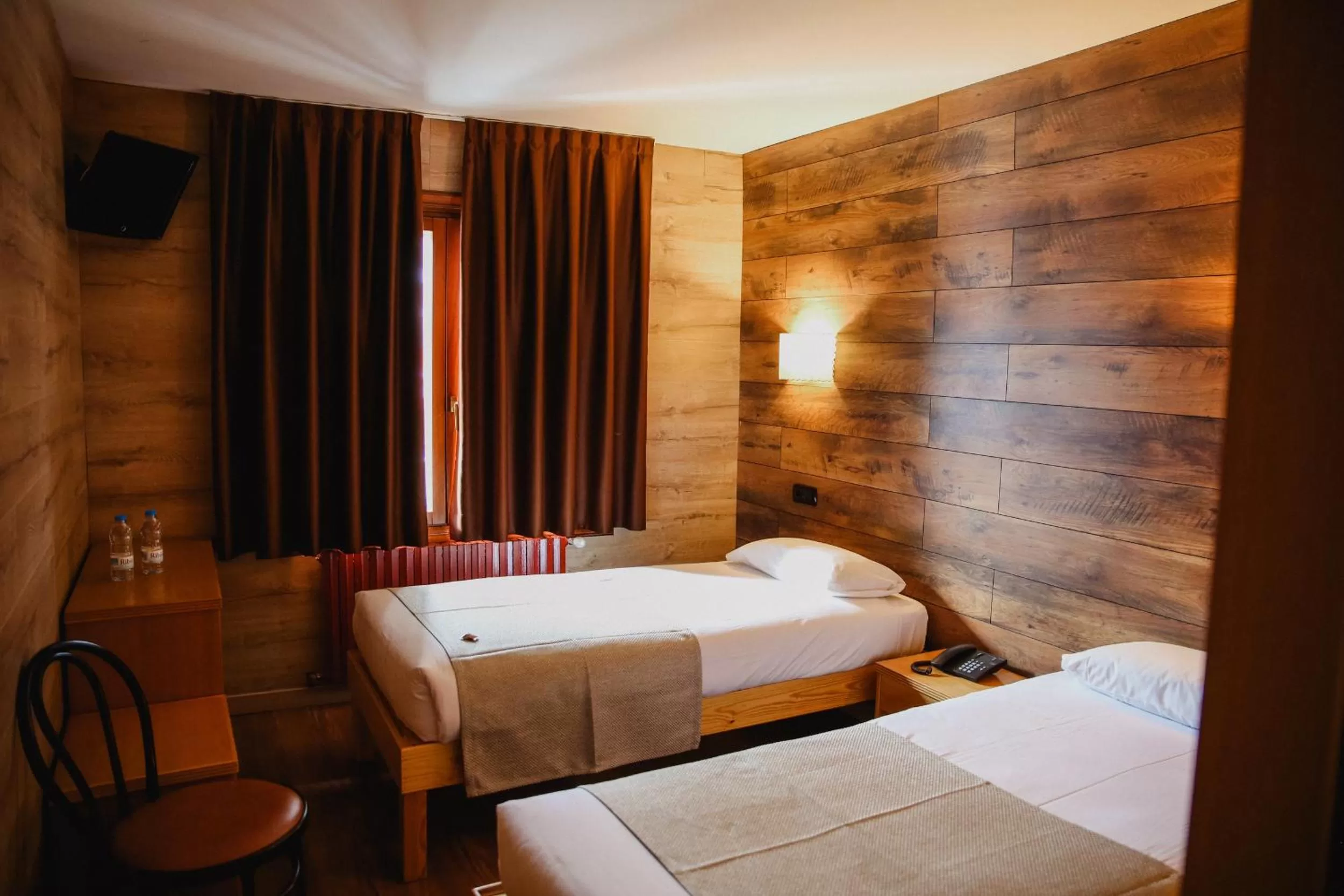 Bedroom, Bed in Cal Ruiz