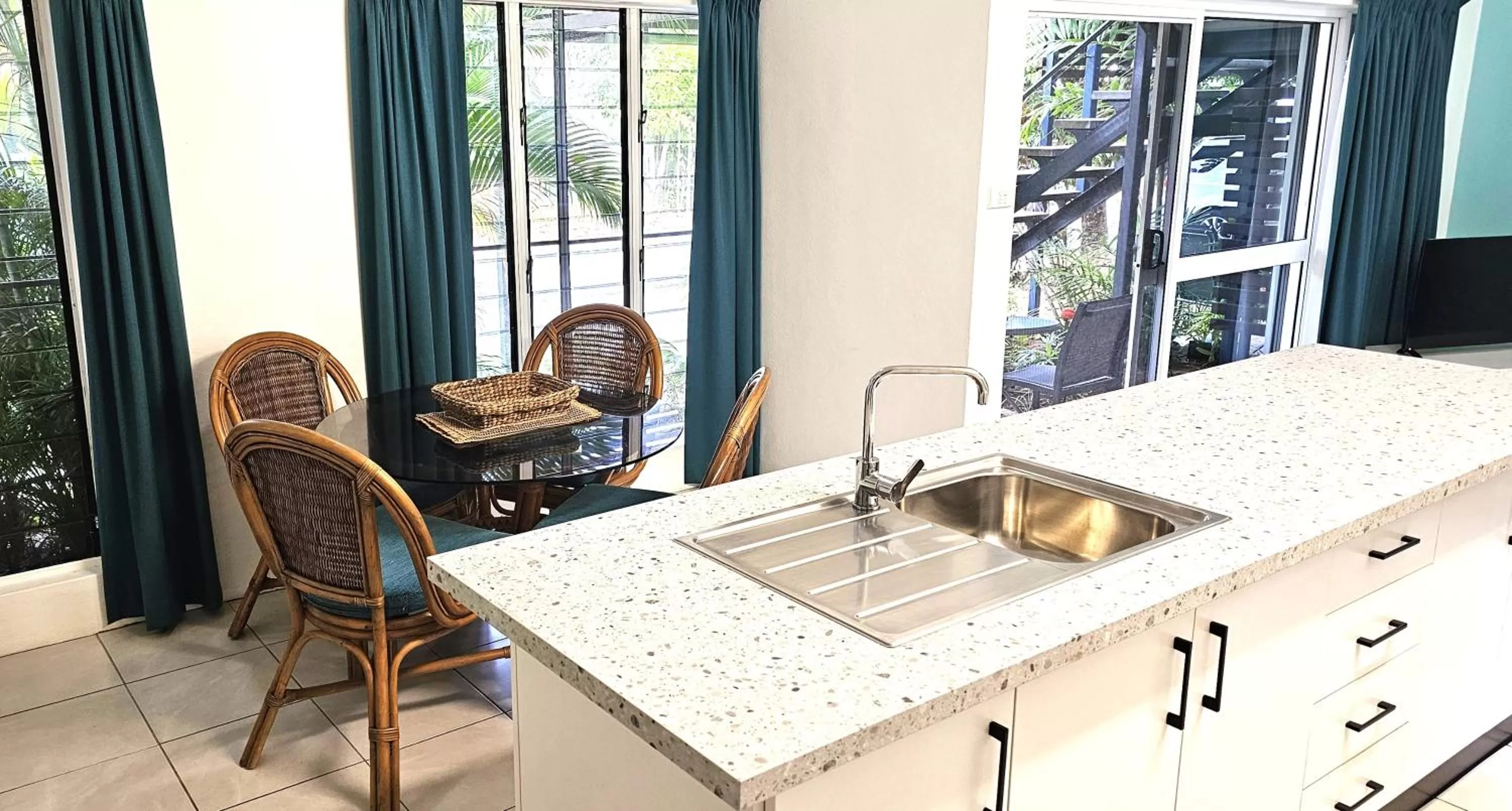 Dining area in Mango Tree Holiday Apartments