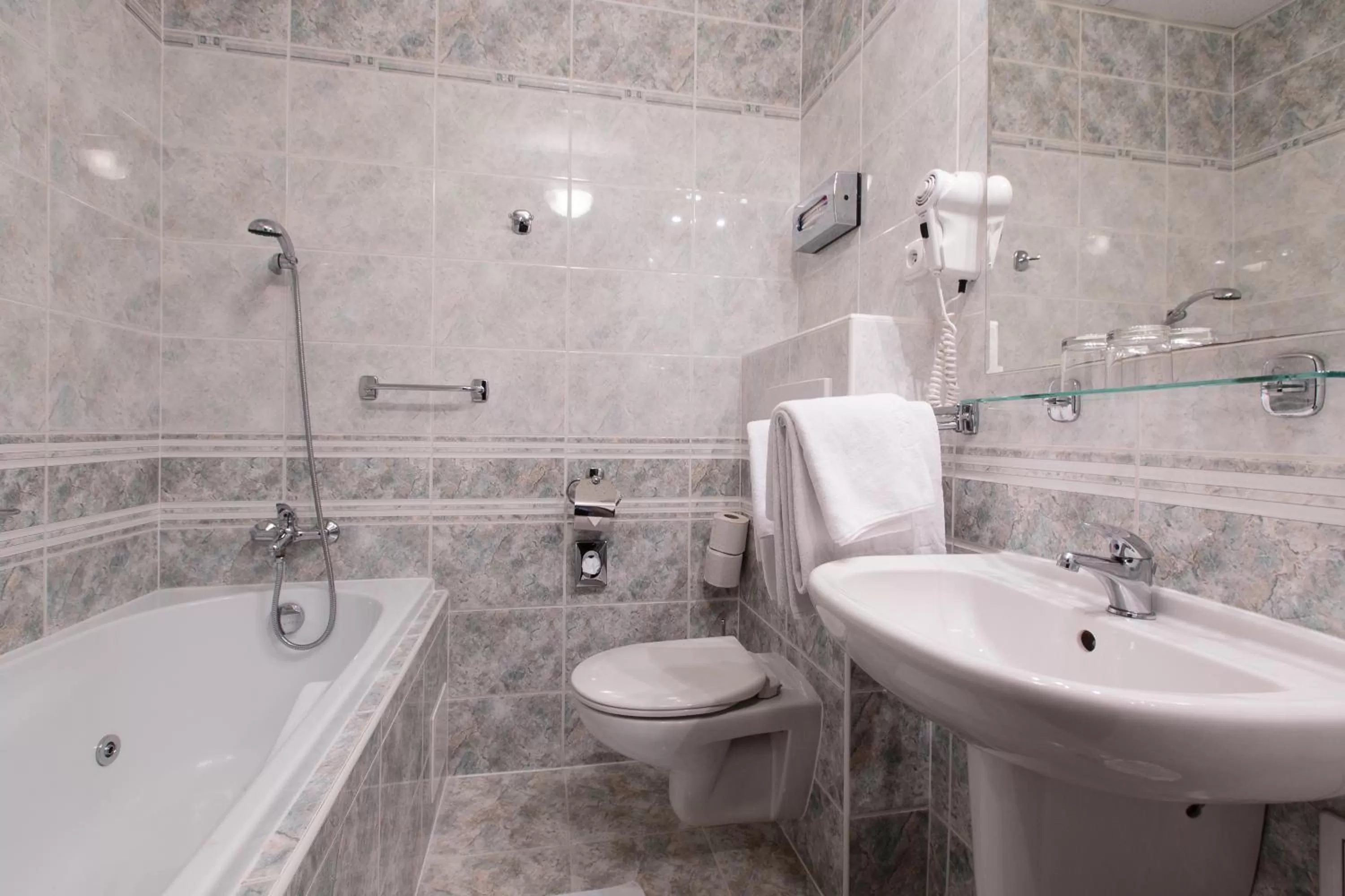 Bathroom in Hotel Victoria