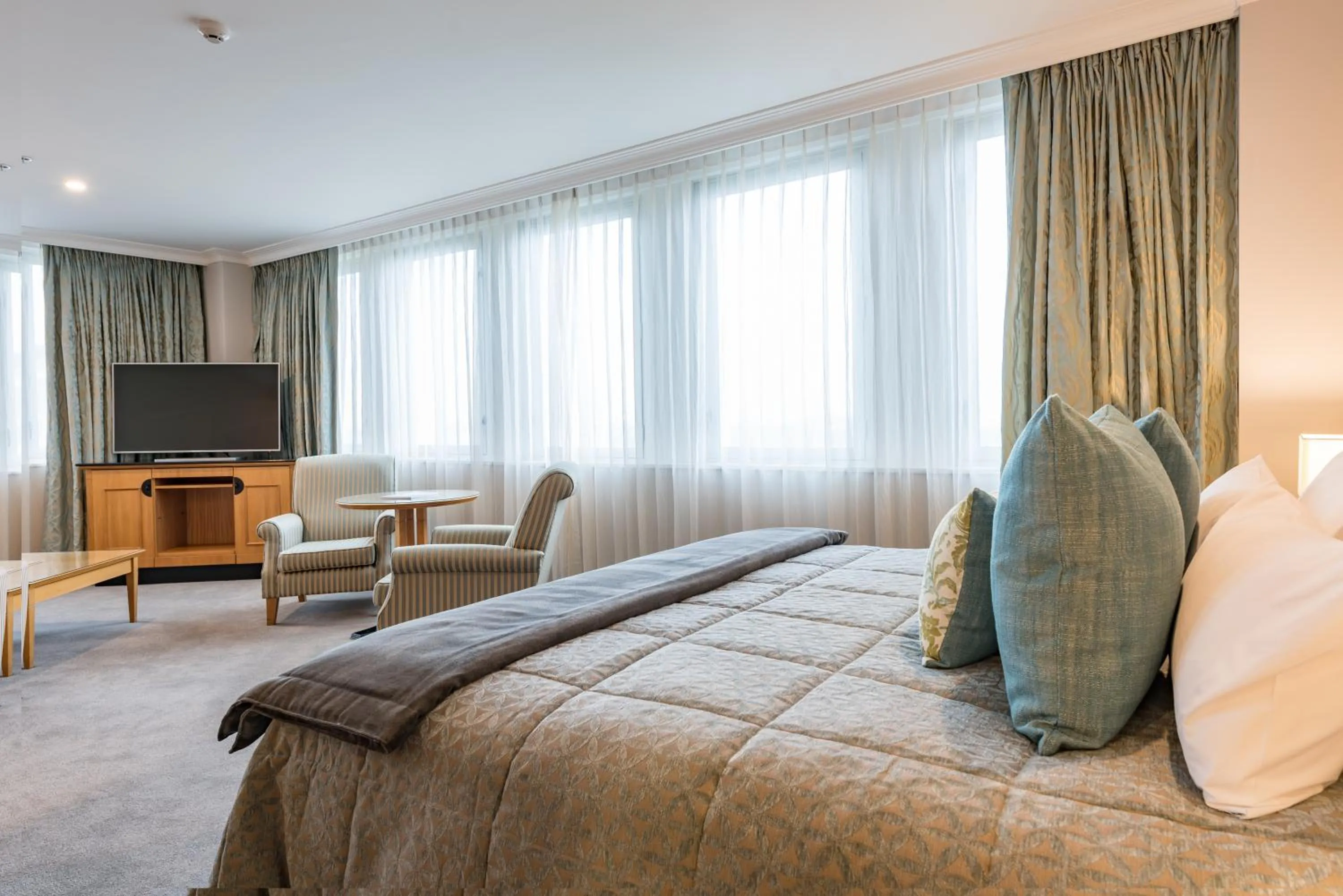 Bedroom, Bed in Distinction Christchurch Hotel