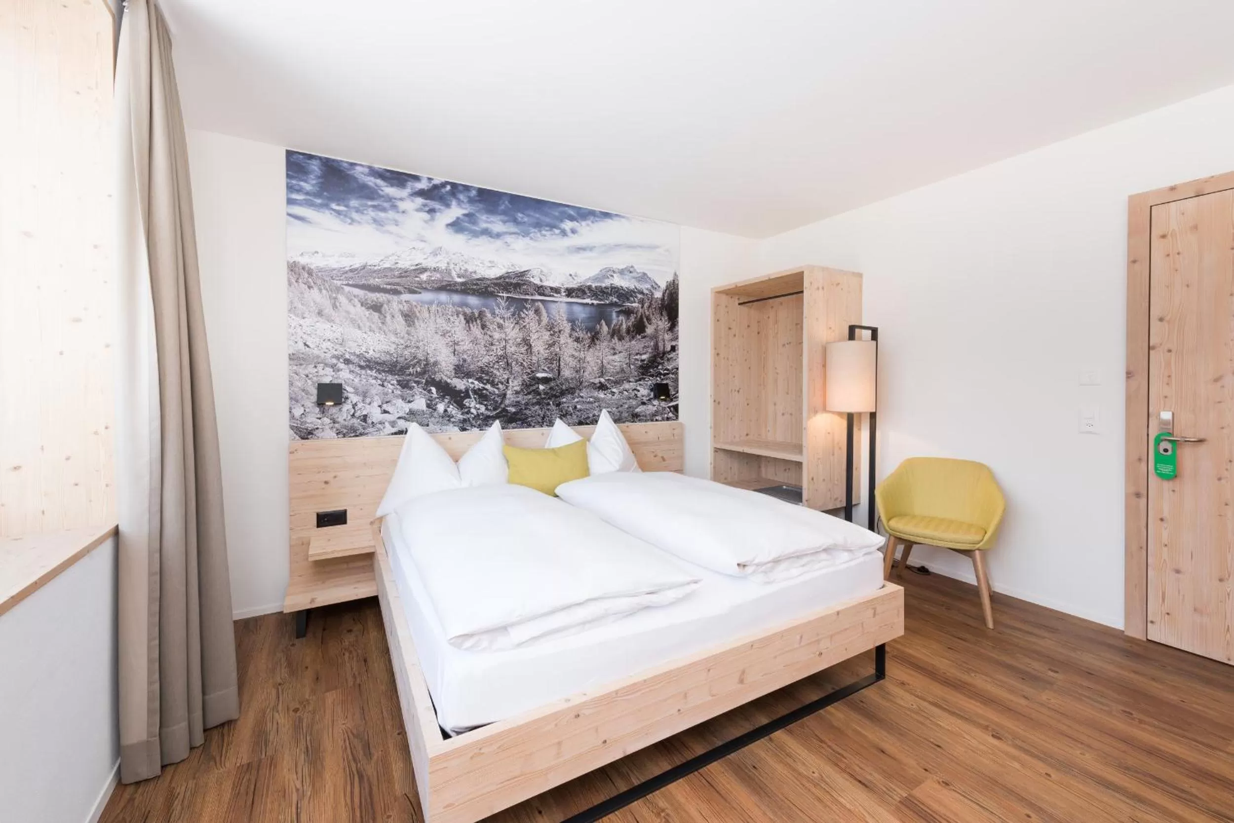 Photo of the whole room, Bed in Berghotel Randolins