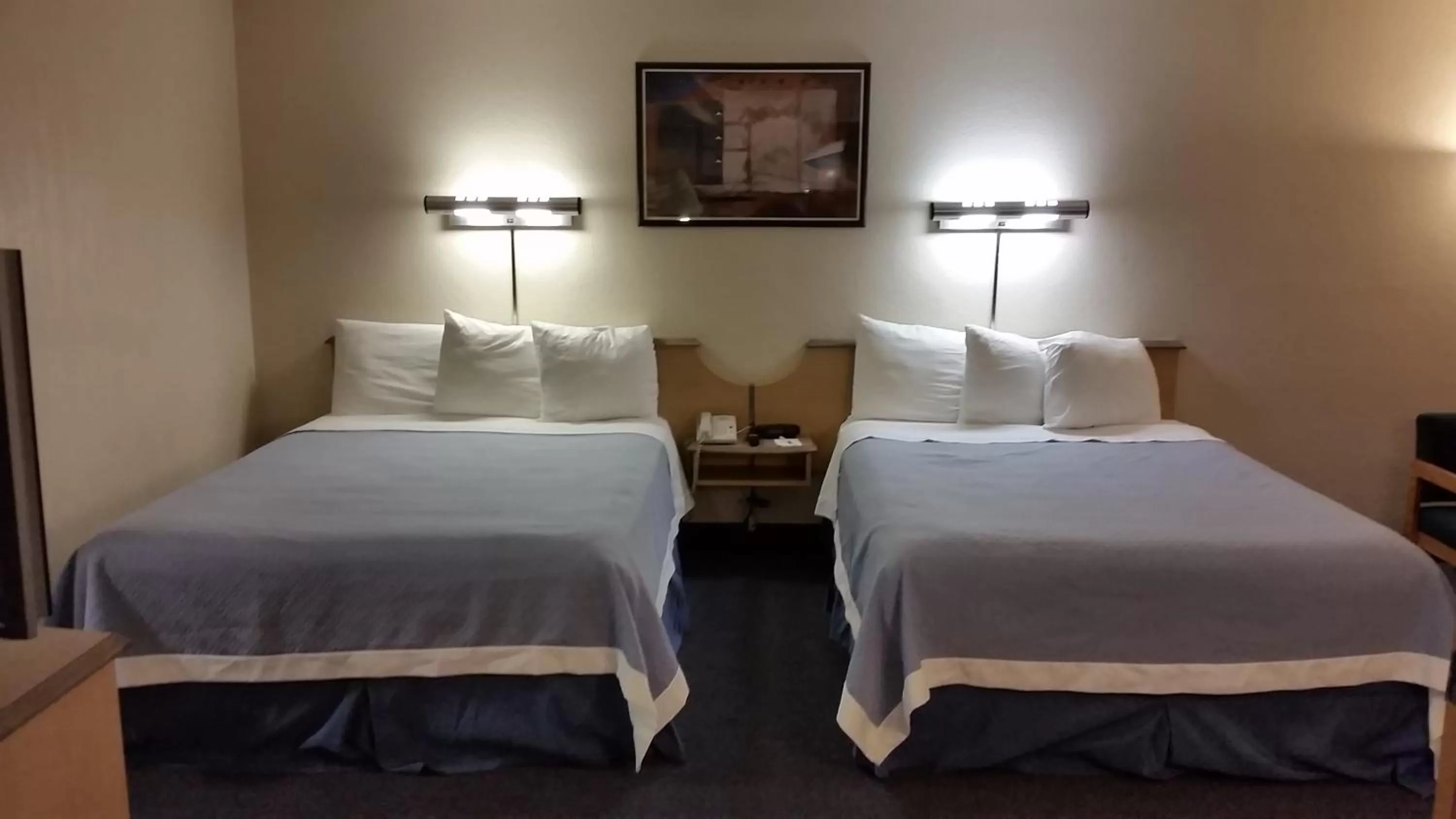 Photo of the whole room, Bed in Days Inn by Wyndham Buena Park Anaheim