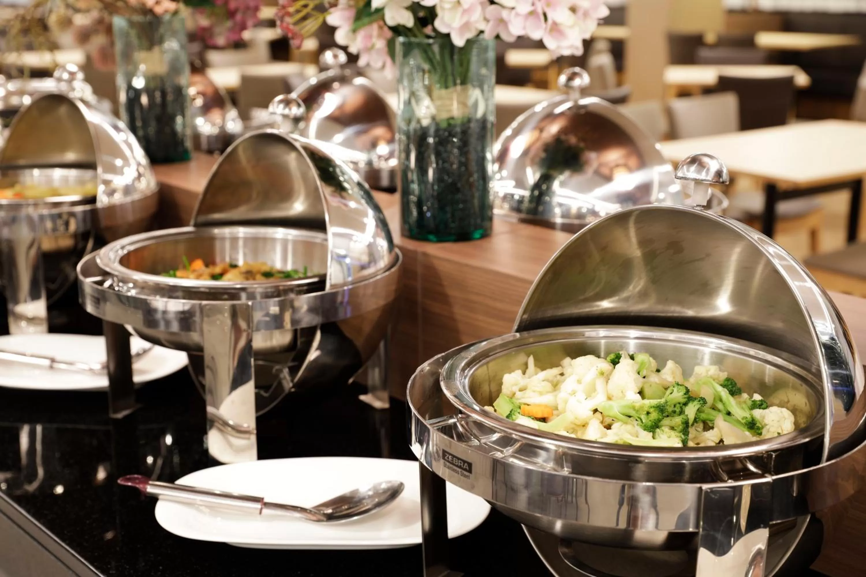 Restaurant/places to eat in Livotel Hotel Hua Mak Bangkok