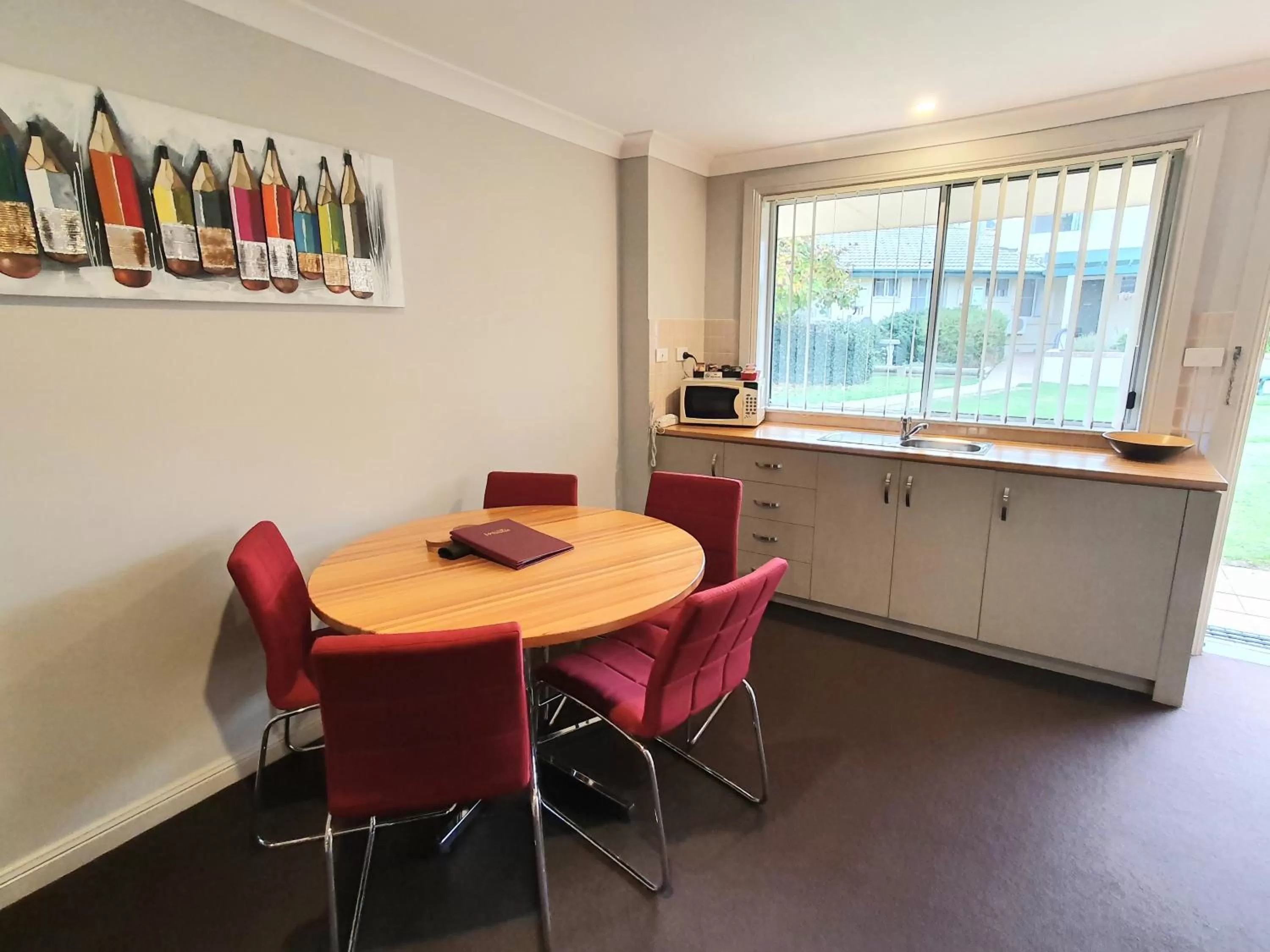 Deluxe Family(not pet friendly)  in The Aston Motel Tamworth