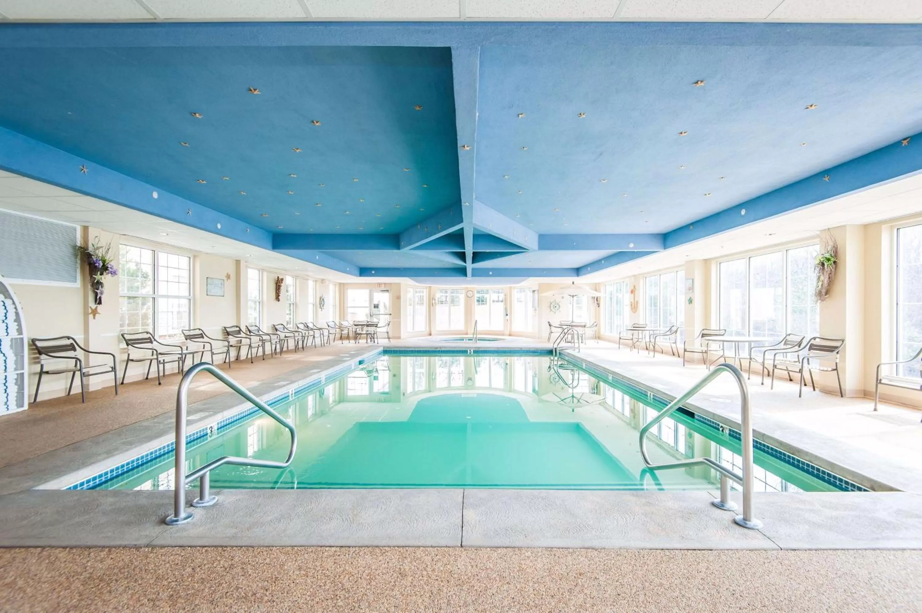 Pool view in Hampton Inn South Kingstown - Newport Area