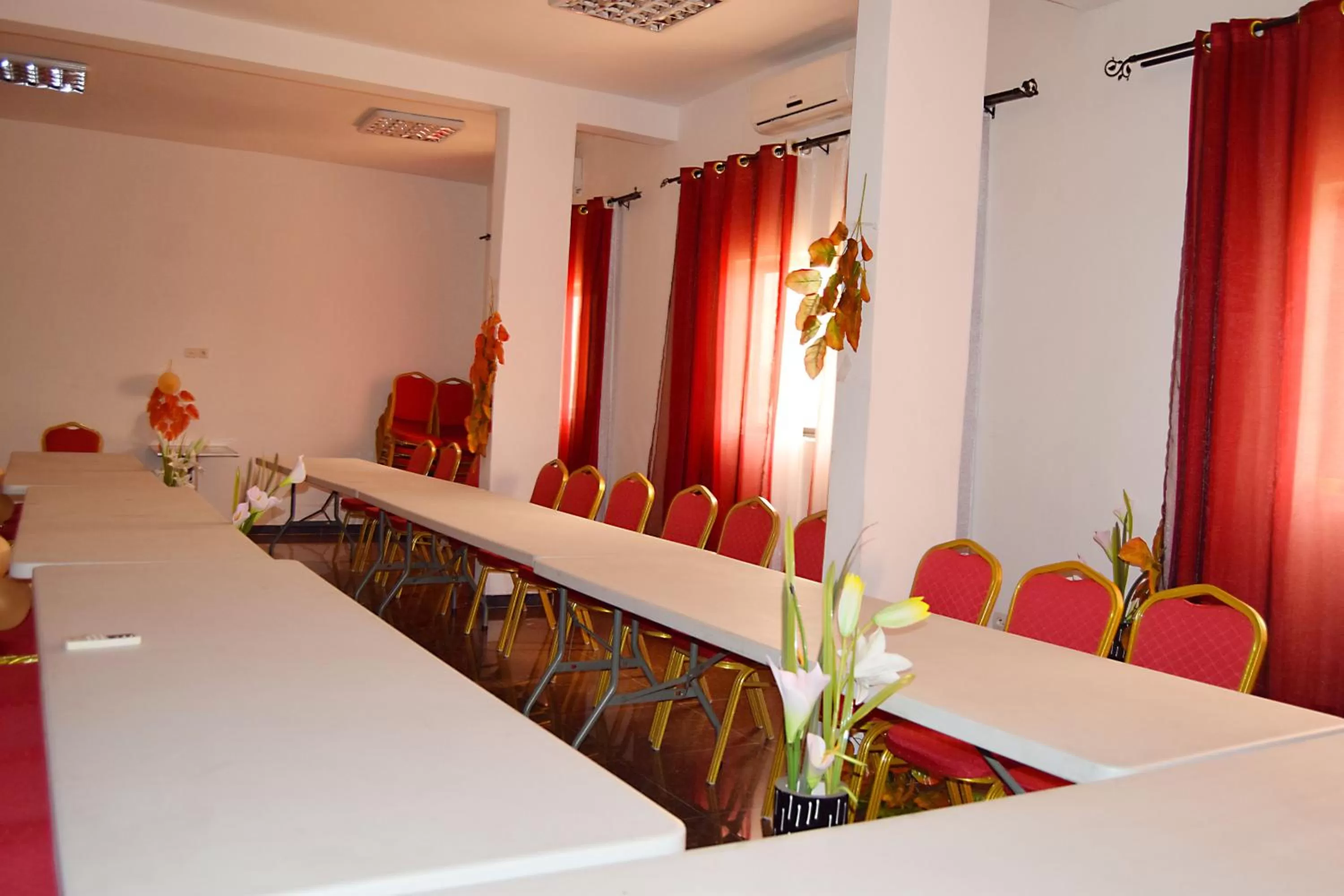 Business facilities in Hotel Saint-Jean