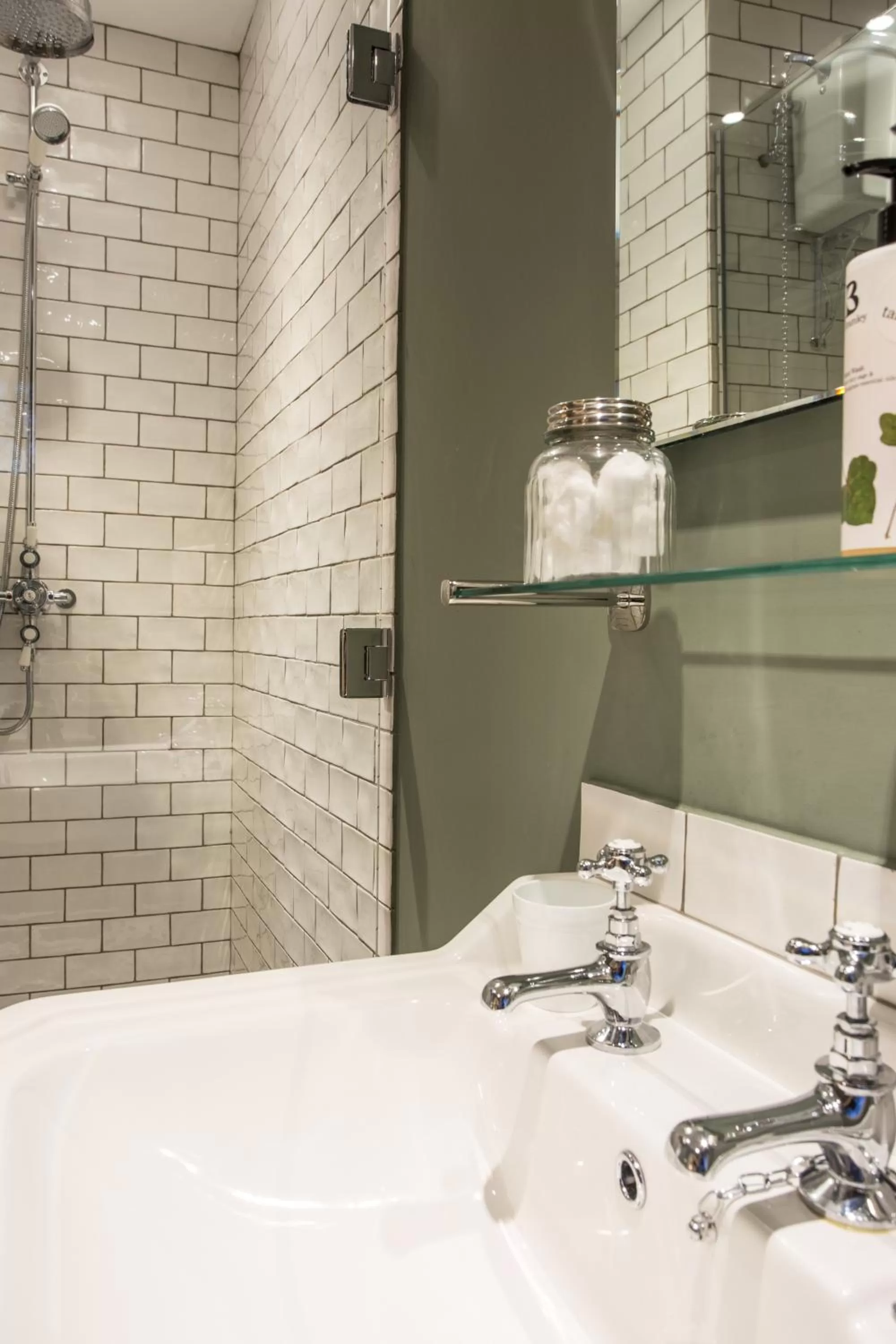 Bathroom in The Redan Inn