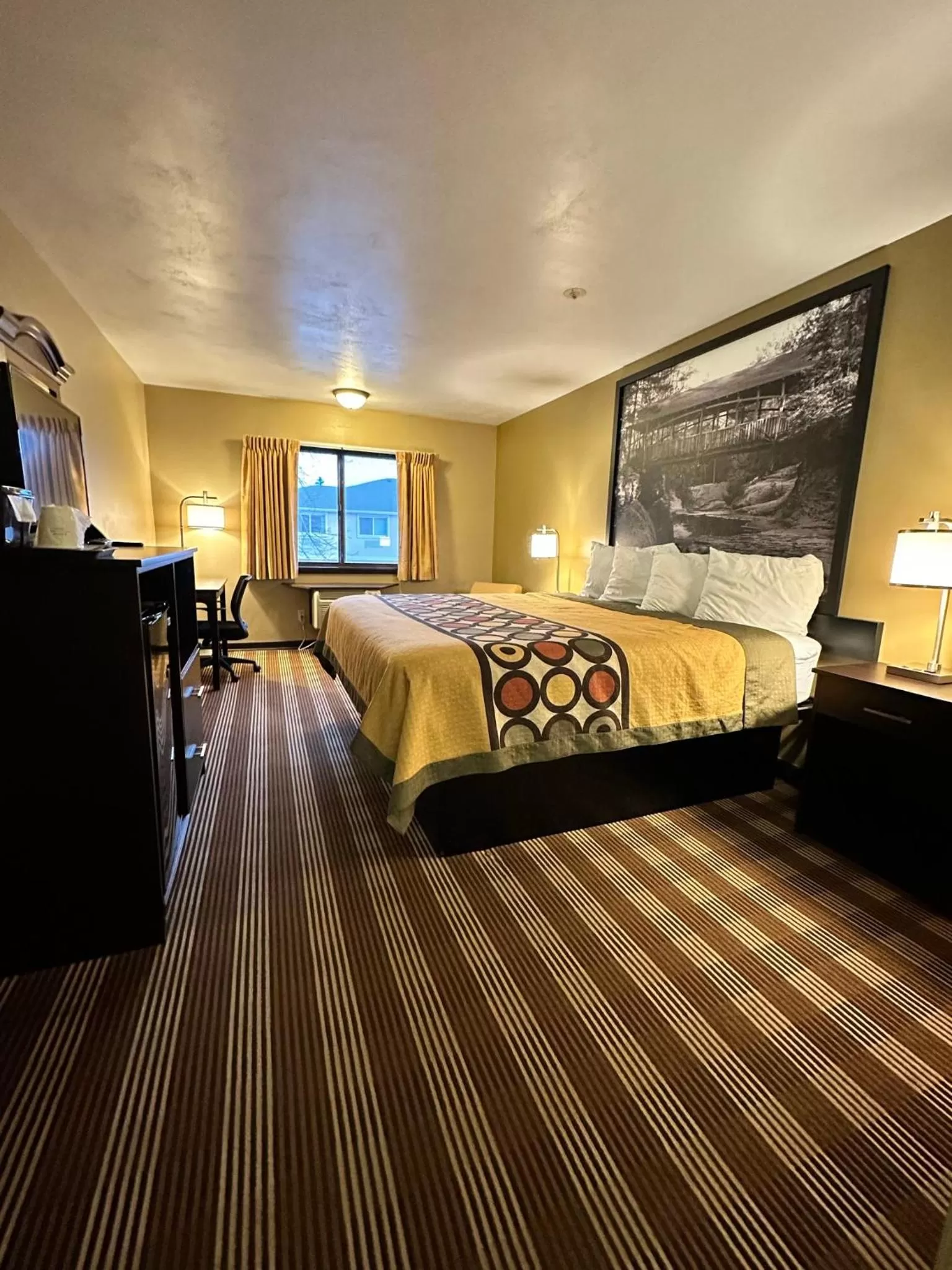 Photo of the whole room, Bed in Super 8 by Wyndham Eau Claire WI