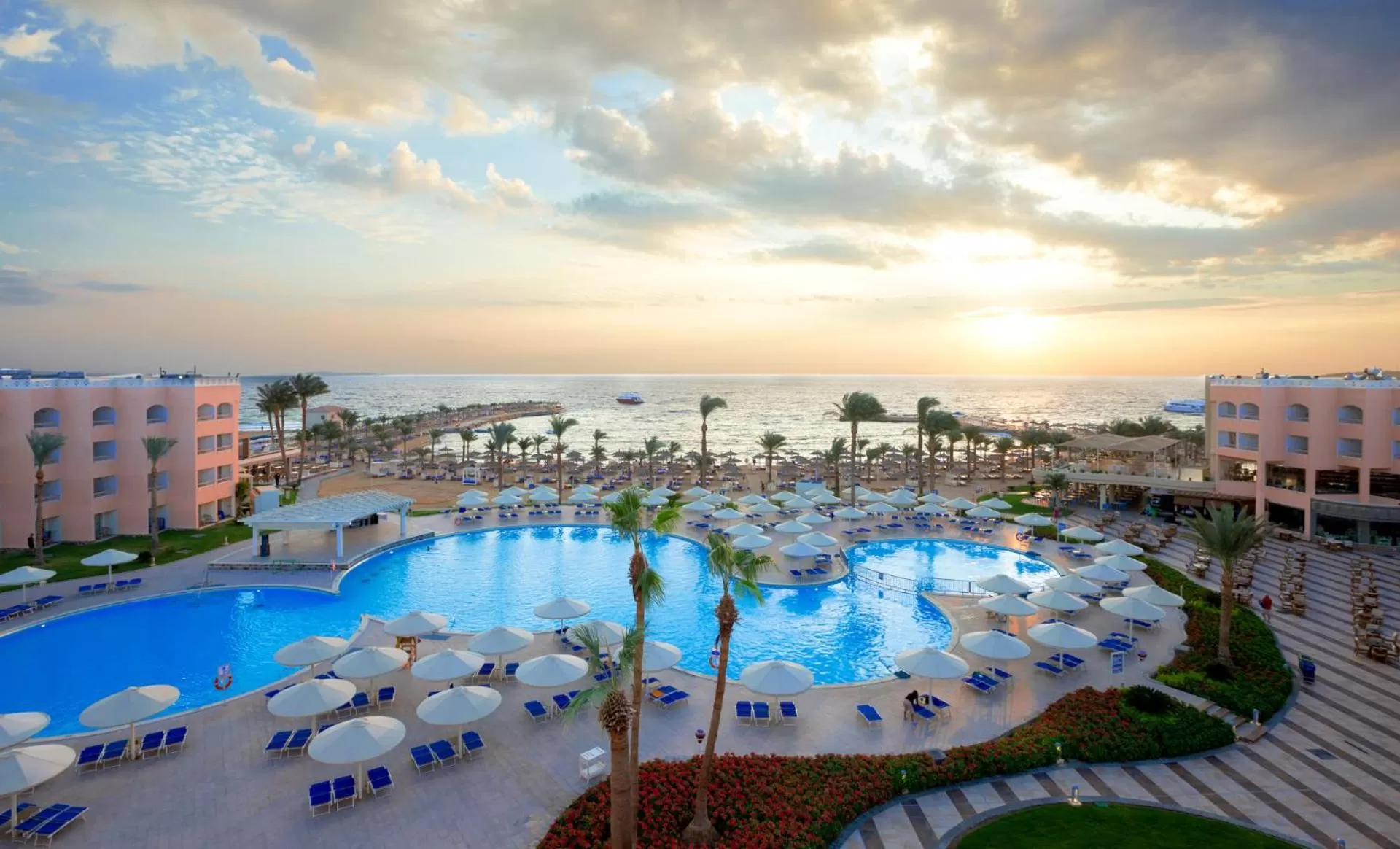Swimming pool in Beach Albatros Aqua Park - Hurghada