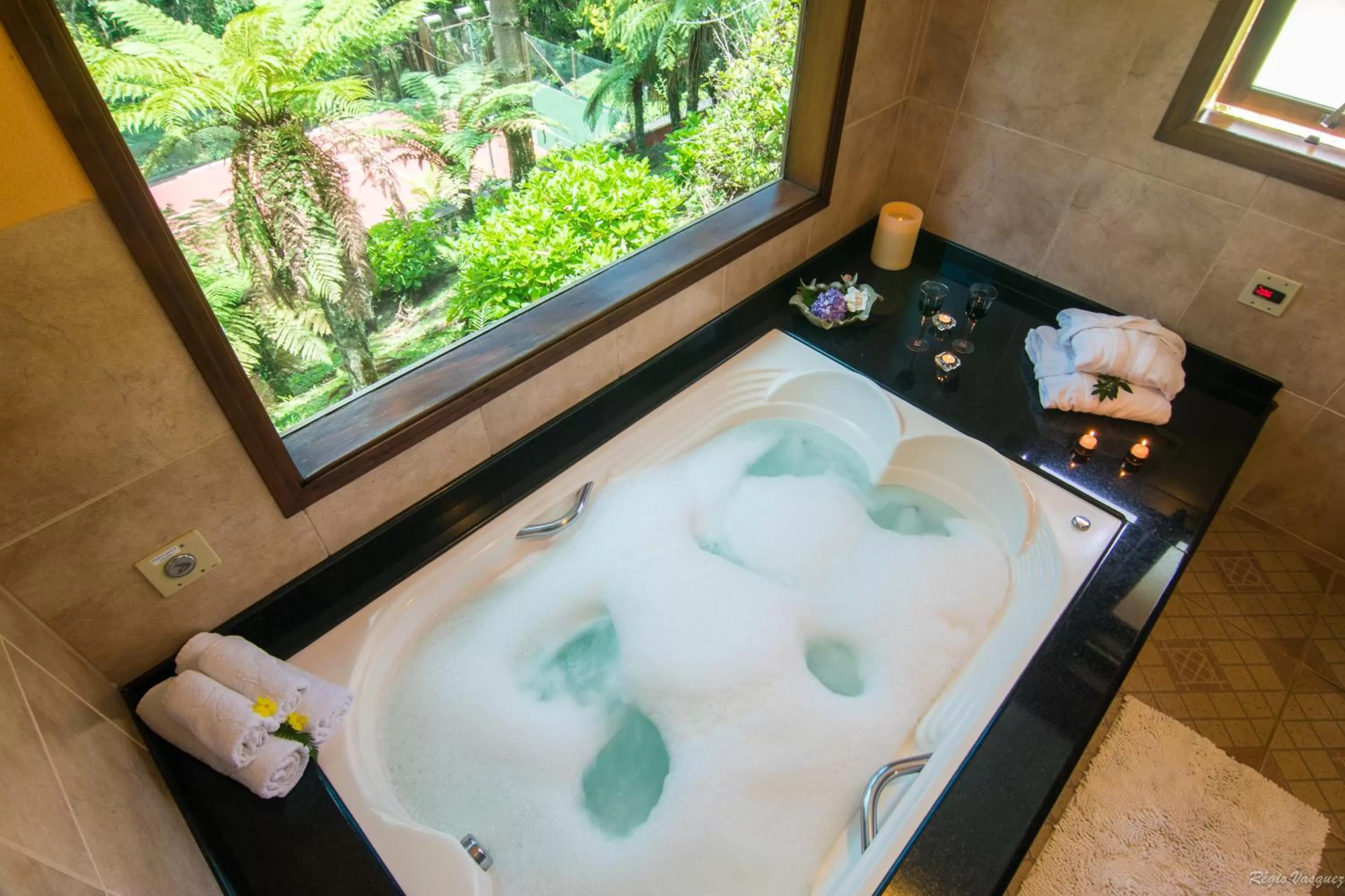 Hot Tub, Bathroom in Pousada Ricanto Amore Mio