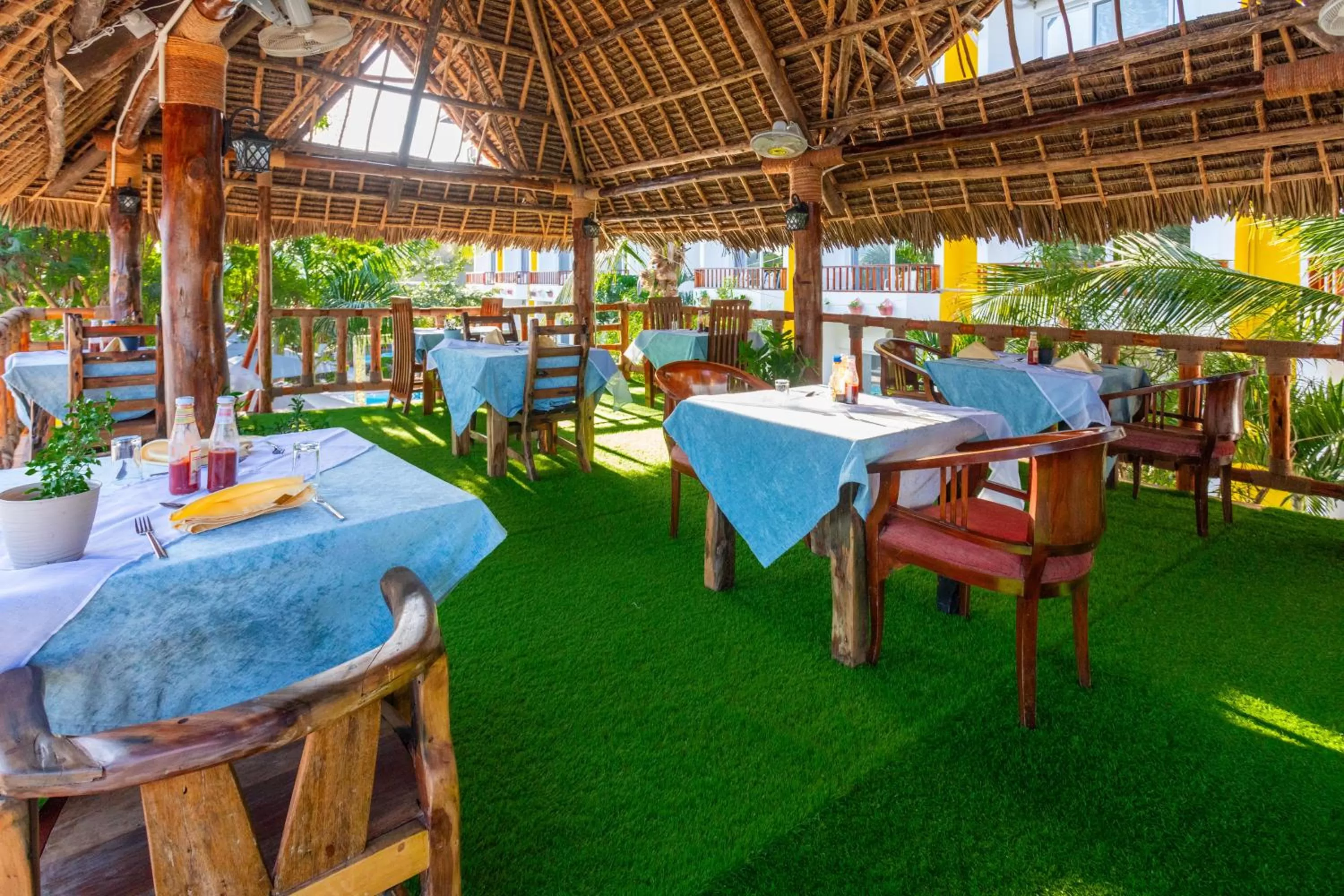 Restaurant/Places to Eat in Canary Nungwi Hotel & Free SPA