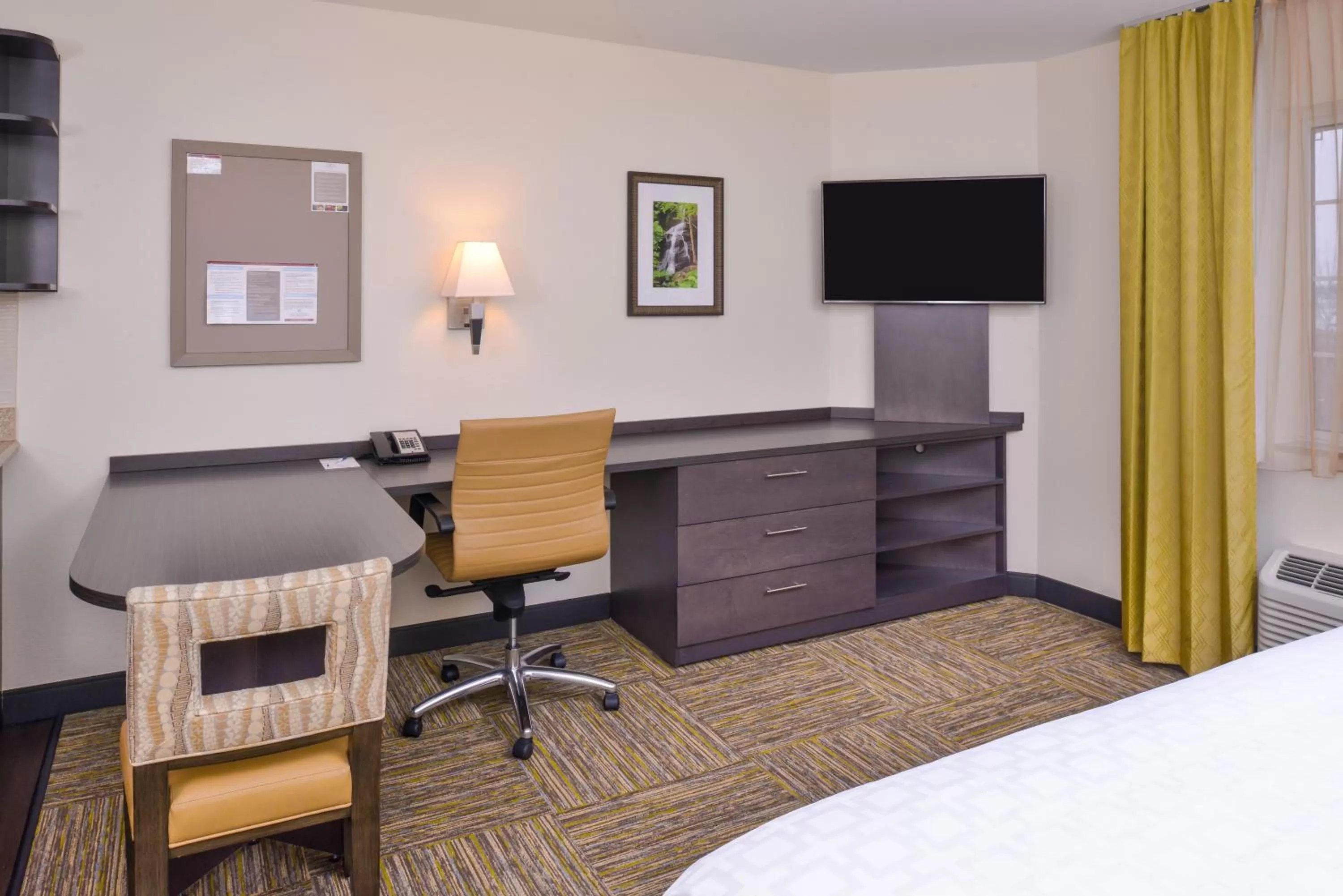 Living room, Bed in Candlewood Suites - Plano North by IHG