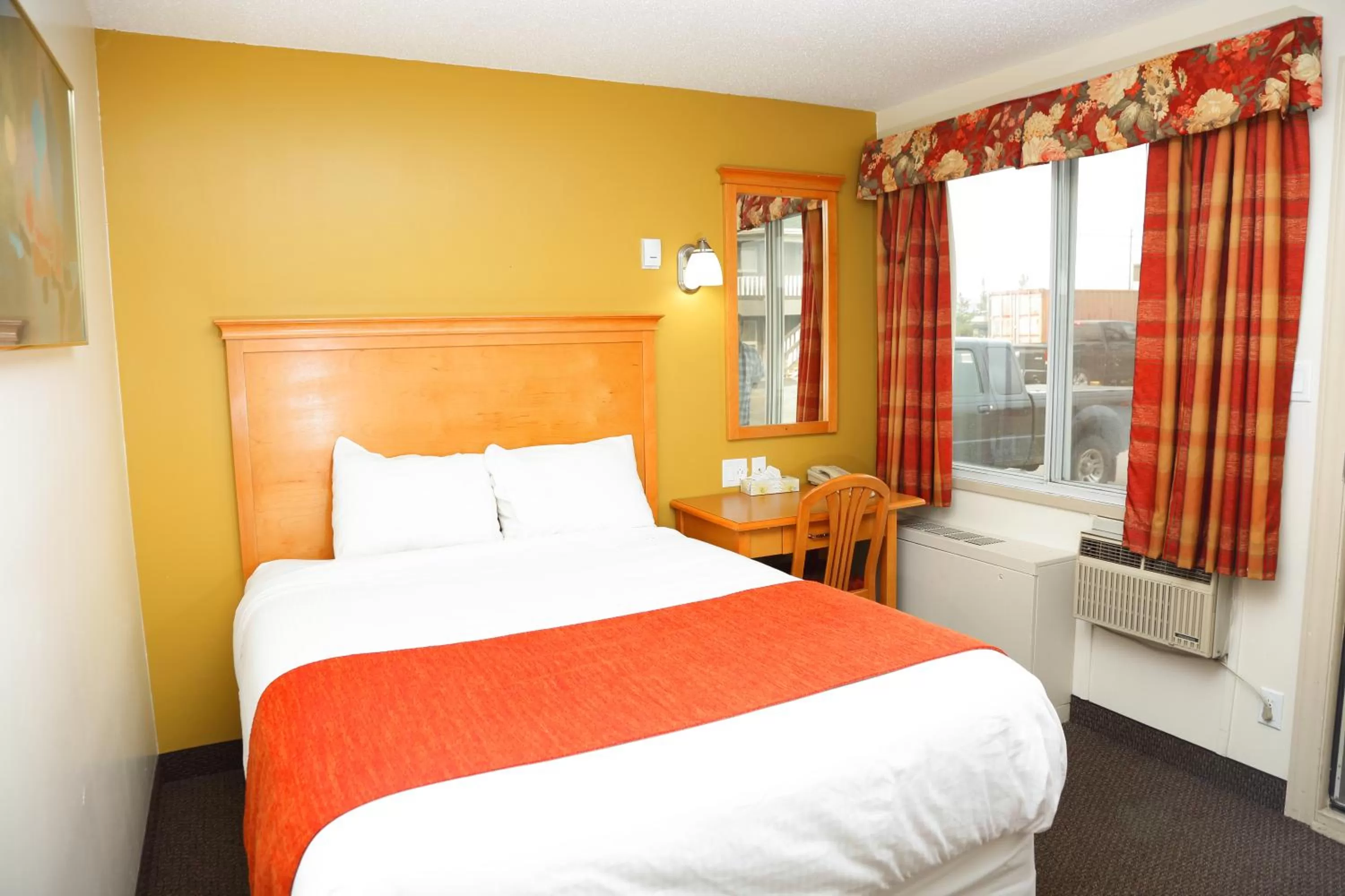 Bed in Chateau Motel