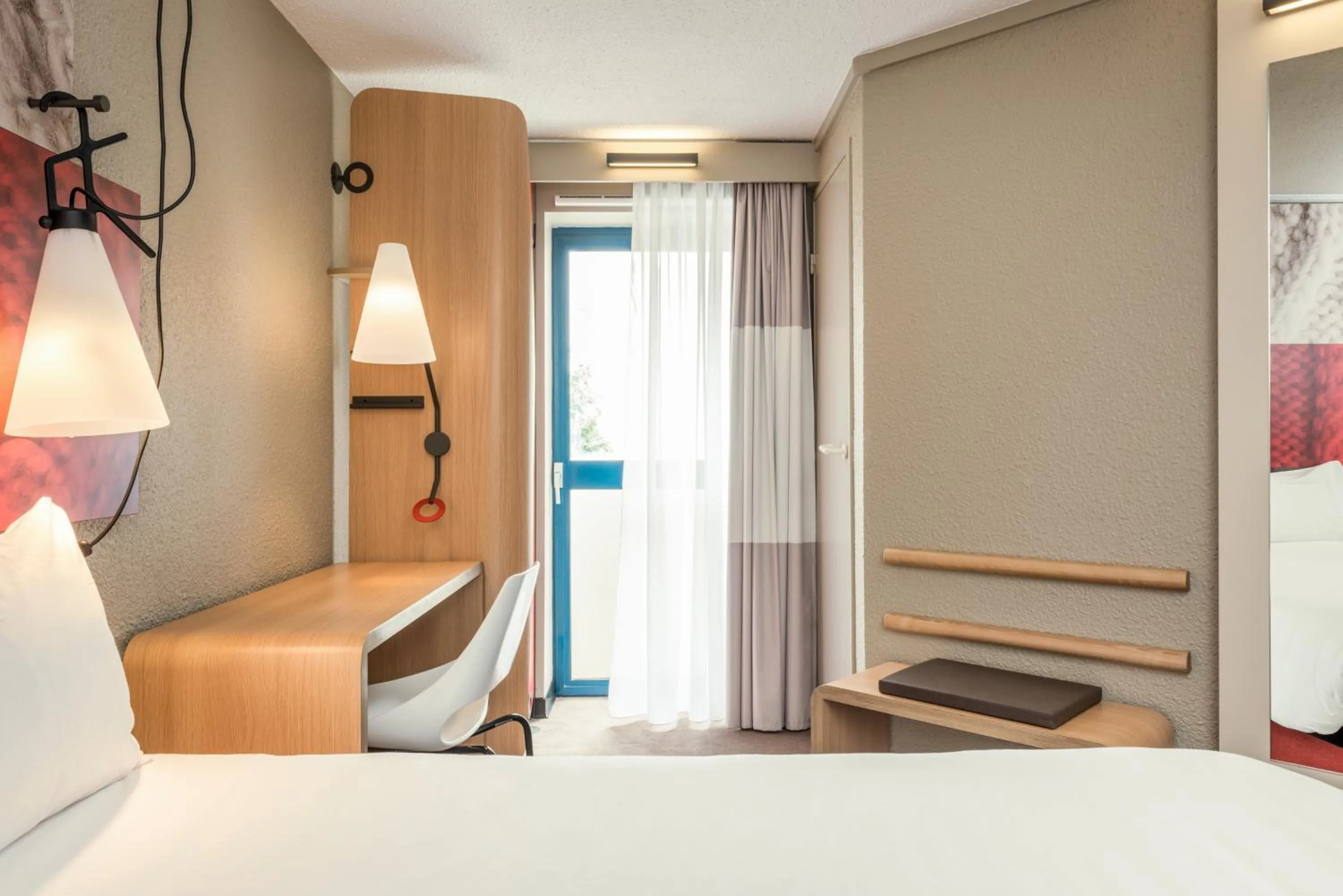 Bed in Ibis Paris Gare Montparnasse 15ème