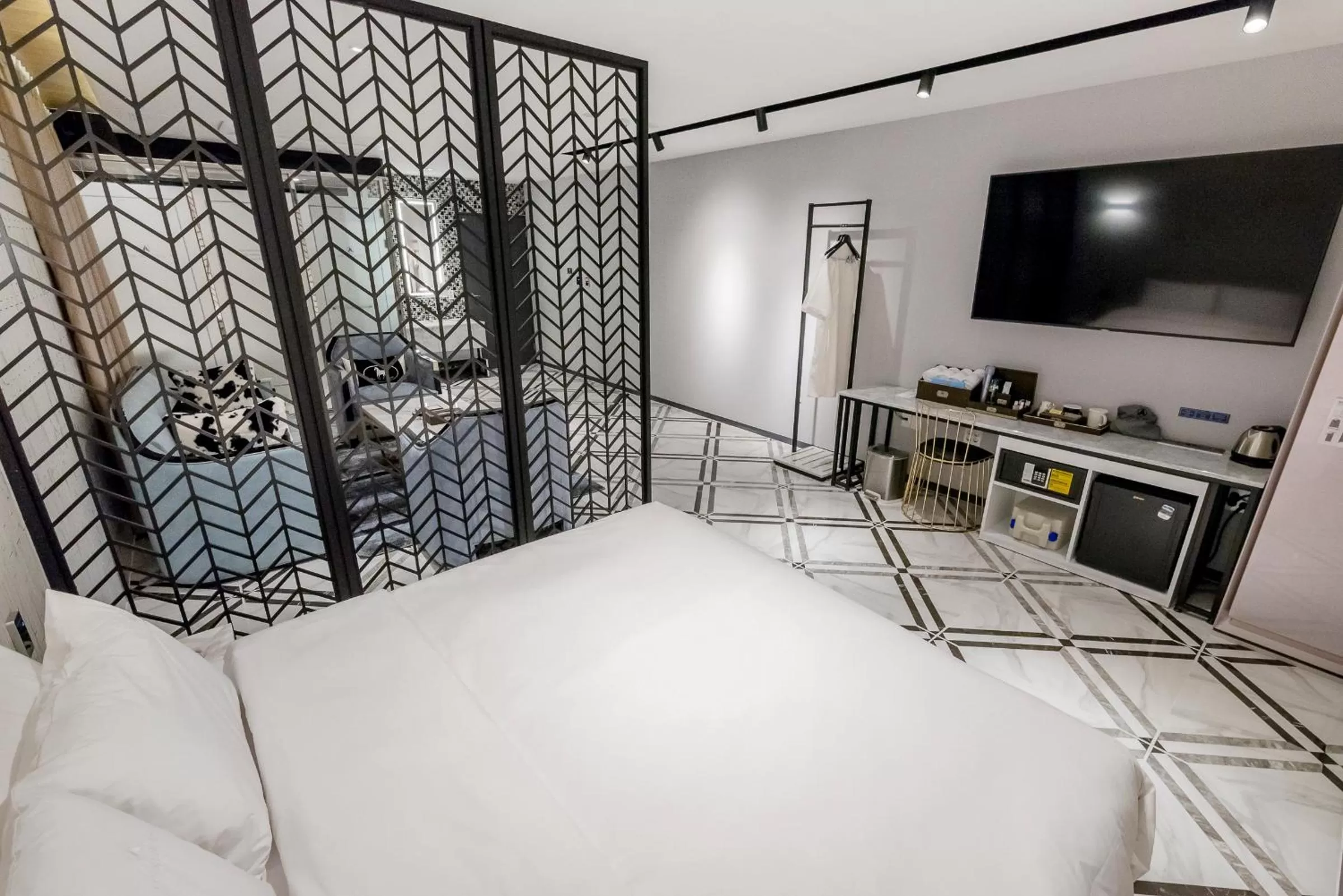 Photo of the whole room, Bed in Air Sky Hotel